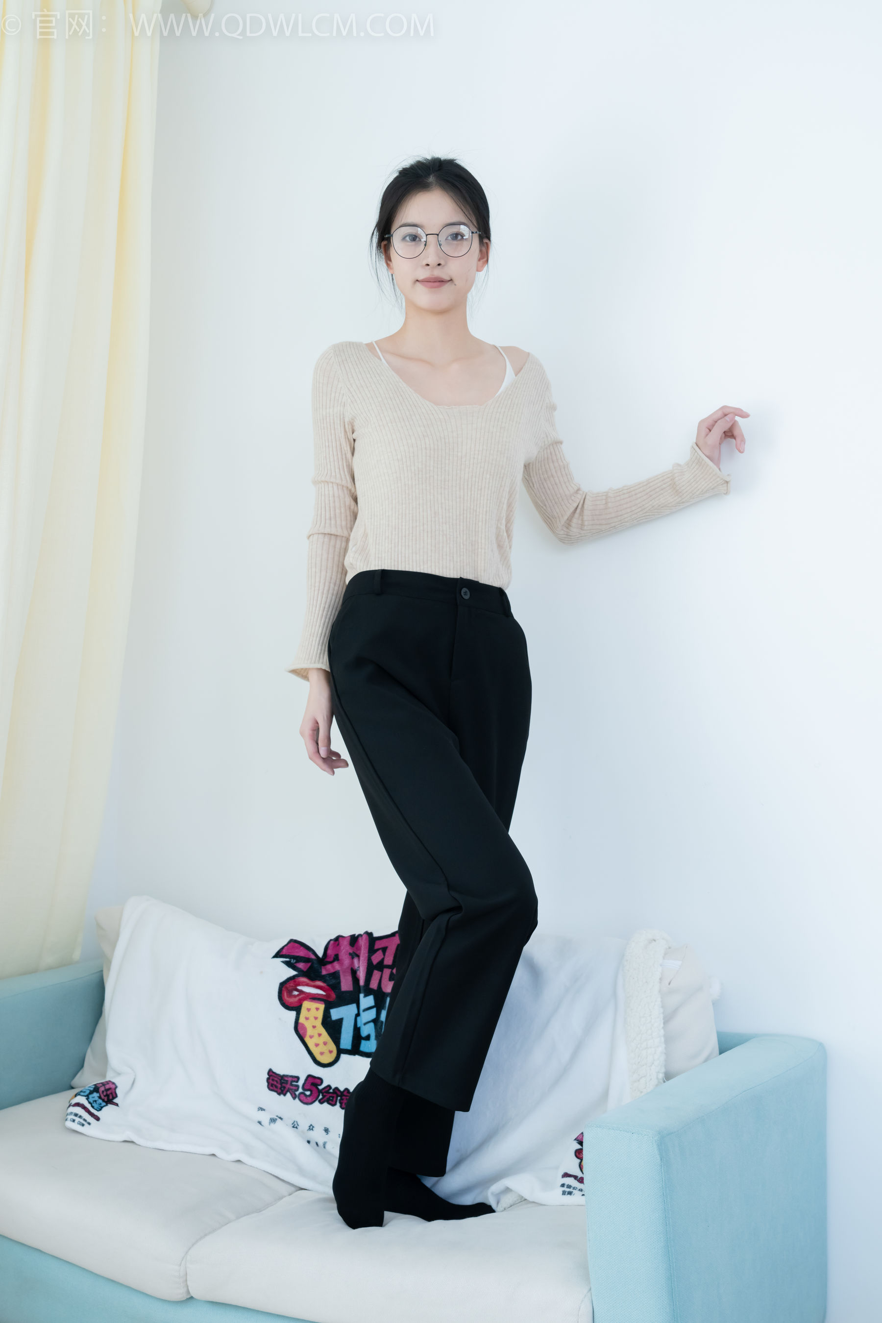 物恋传媒 No.2290 茯苓 - 板鞋、皮鞋、白船袜、黑棉袜、皮筋绑脚老头乐挠脚剧情/(230P)