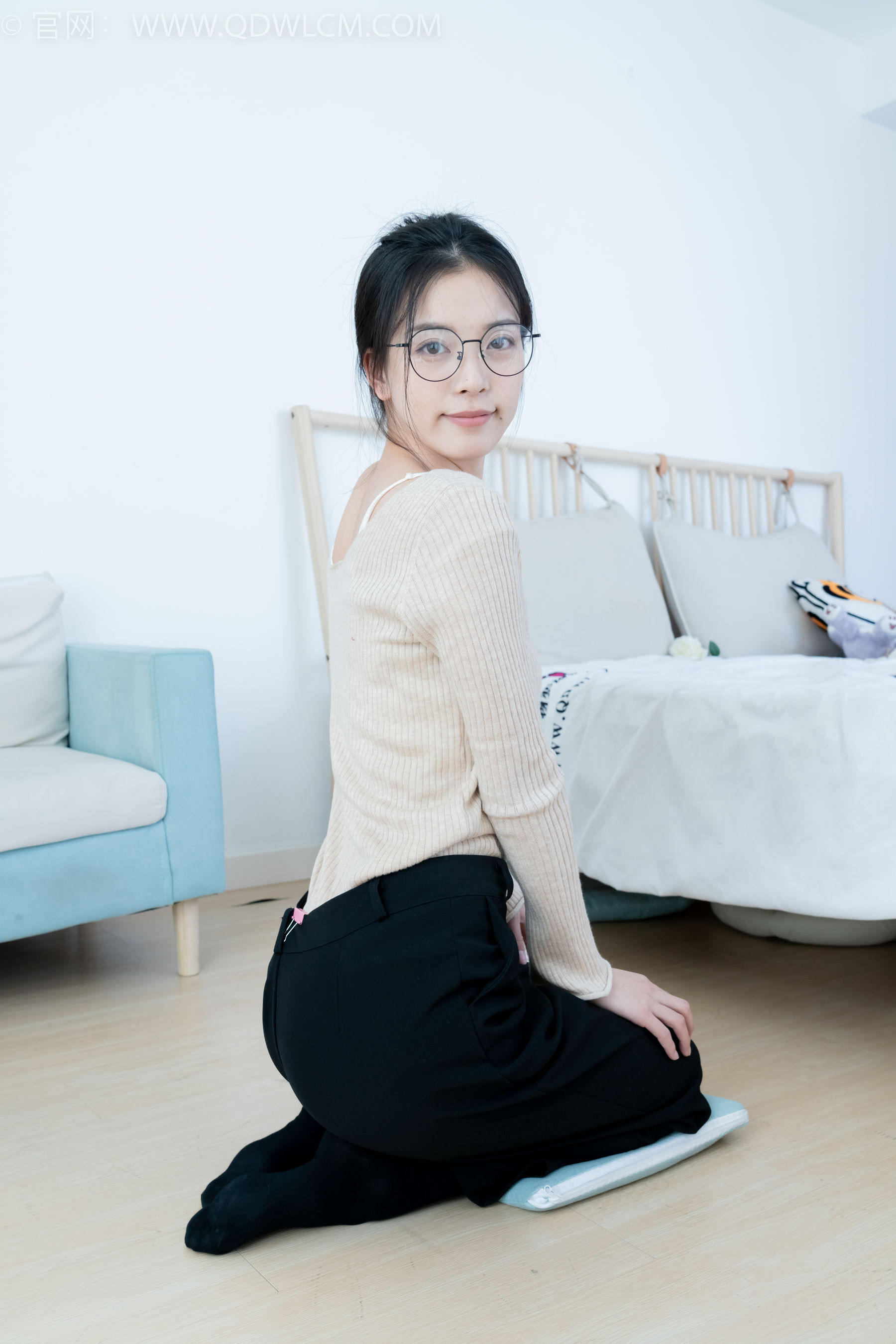 物恋传媒 No.2290 茯苓 - 板鞋、皮鞋、白船袜、黑棉袜、皮筋绑脚老头乐挠脚剧情/(230P)