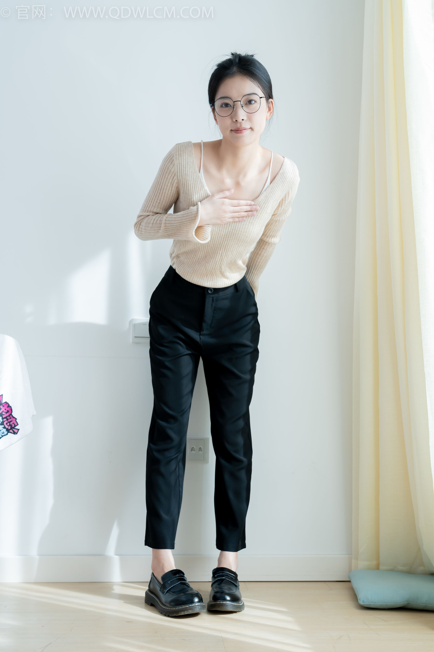 物恋传媒 No.2290 茯苓 - 板鞋、皮鞋、白船袜、黑棉袜、皮筋绑脚老头乐挠脚剧情/(230P)