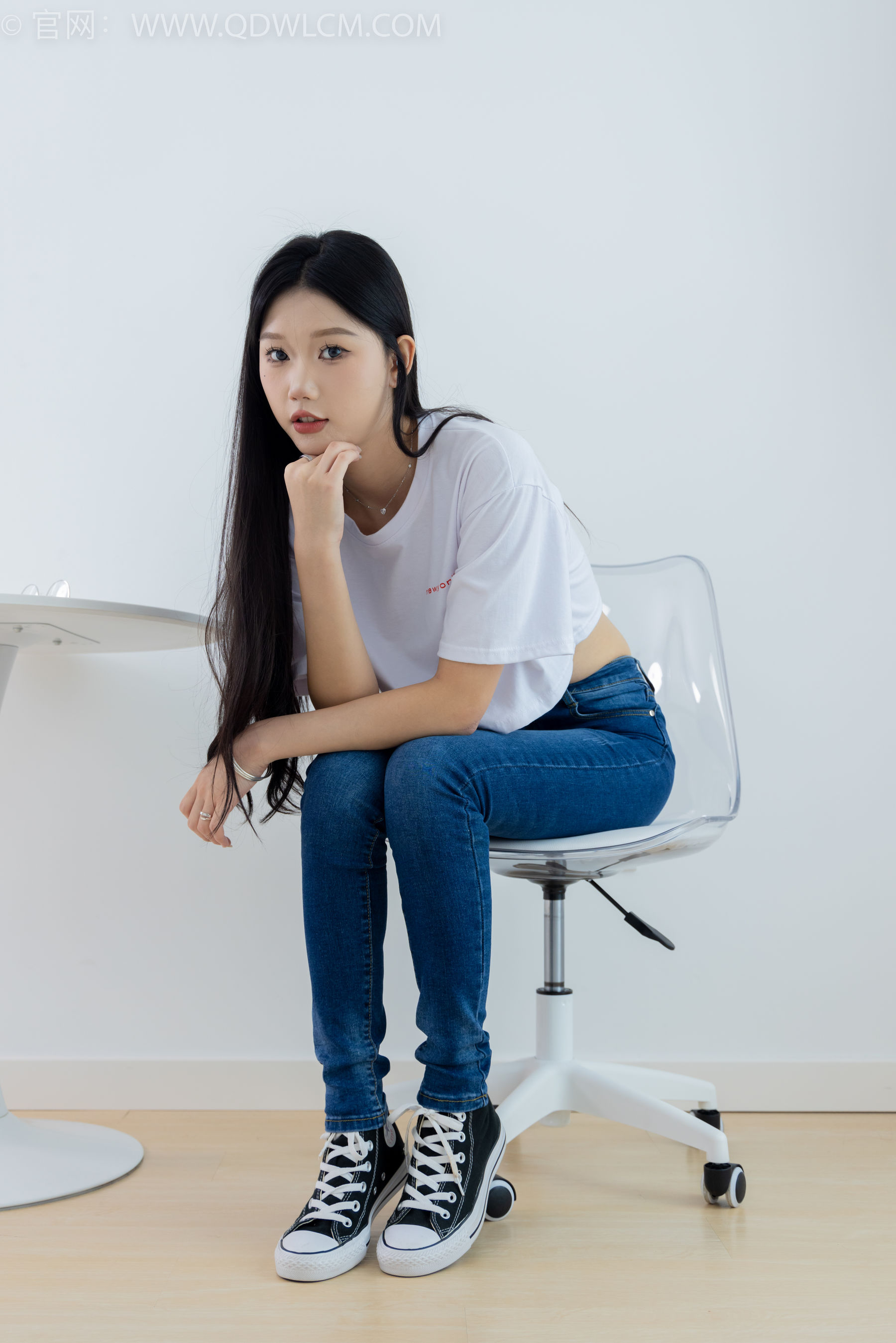 物恋传媒 No.2293 小竹 - 匡威帆布鞋、粉色船袜、肚子疼揉肚子剧情/(160P)