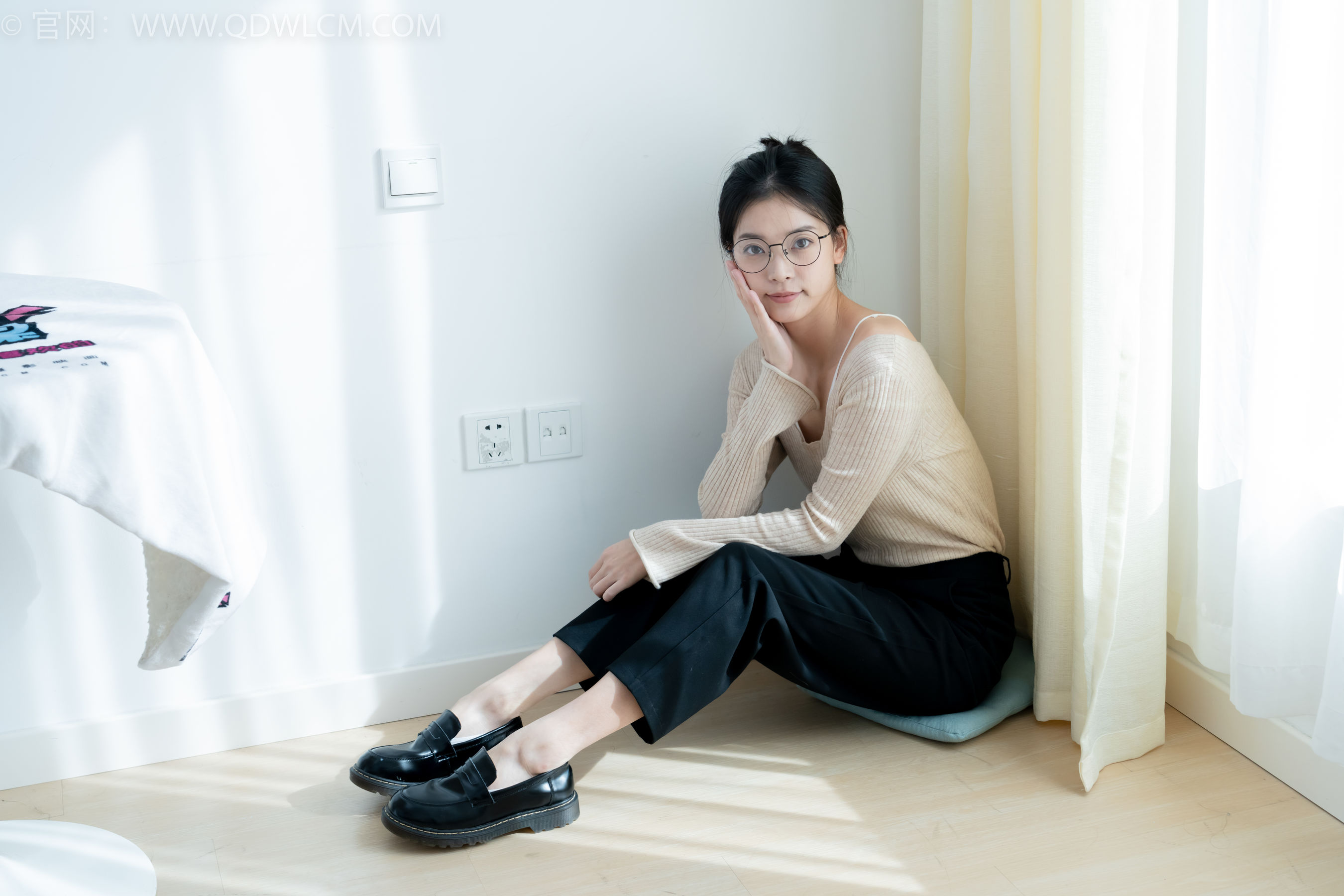 物恋传媒 No.2290 茯苓 - 板鞋、皮鞋、白船袜、黑棉袜、皮筋绑脚老头乐挠脚剧情/(230P)