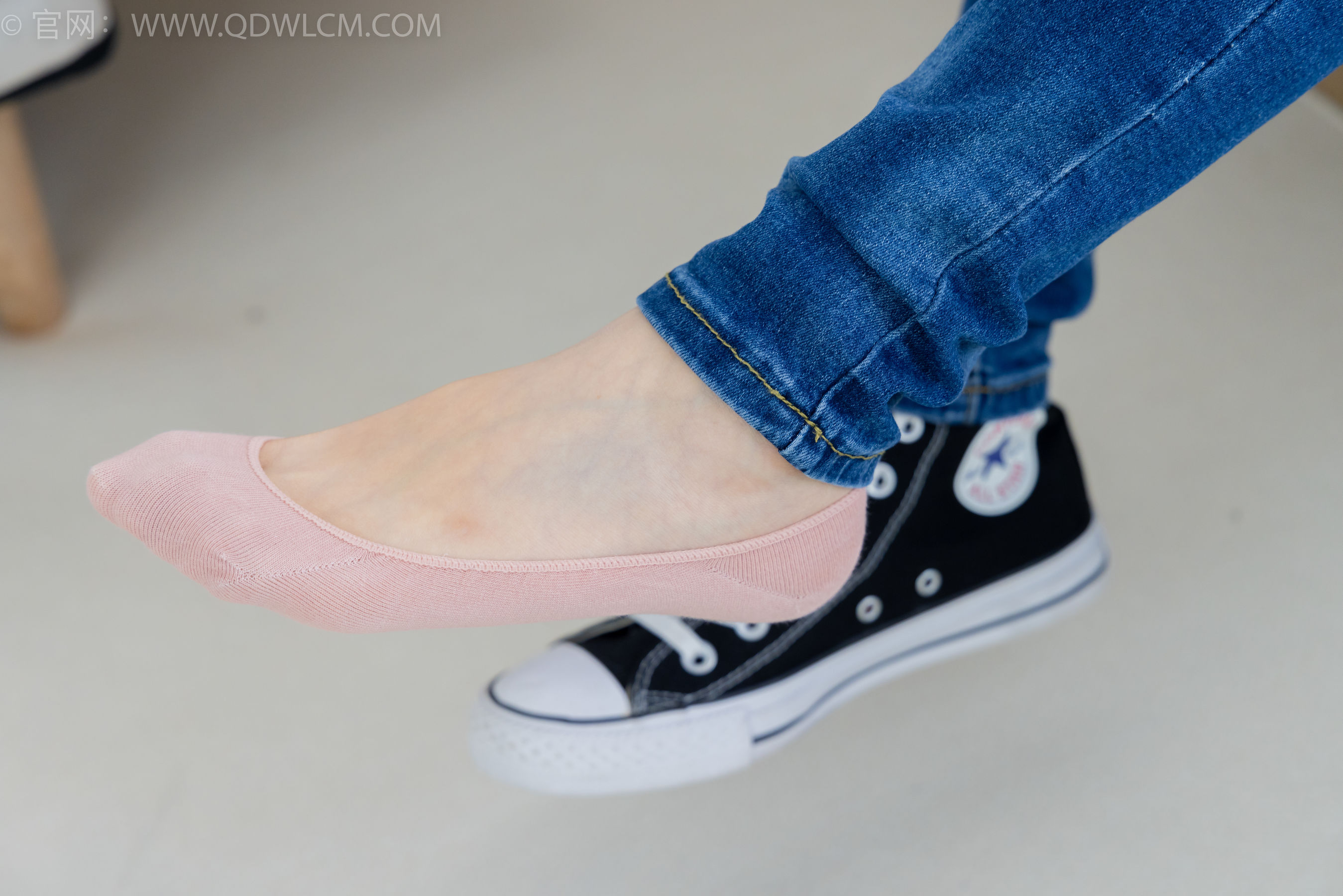 物恋传媒 No.2293 小竹 - 匡威帆布鞋、粉色船袜、肚子疼揉肚子剧情/(160P)