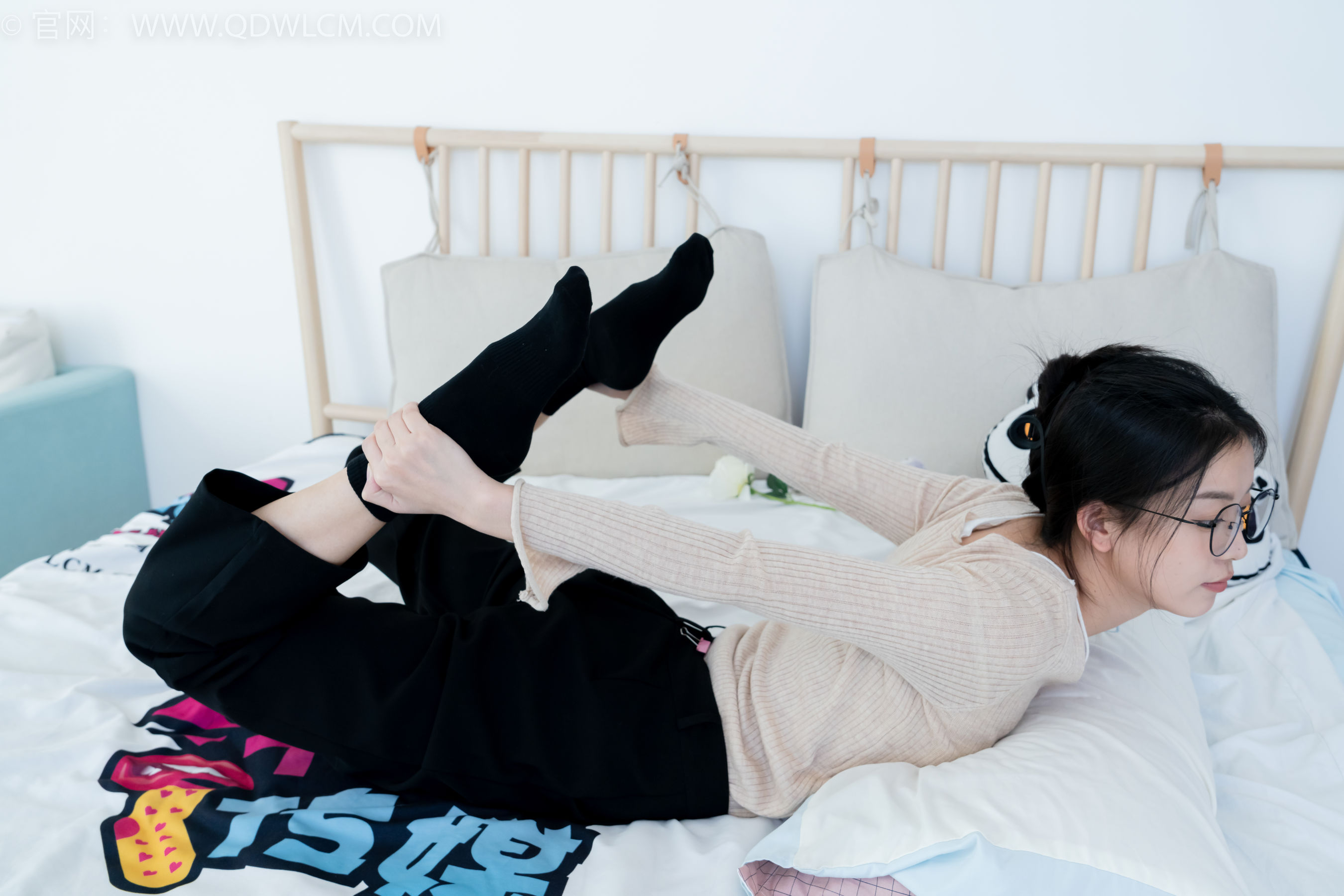 物恋传媒 No.2290 茯苓 - 板鞋、皮鞋、白船袜、黑棉袜、皮筋绑脚老头乐挠脚剧情/(230P)