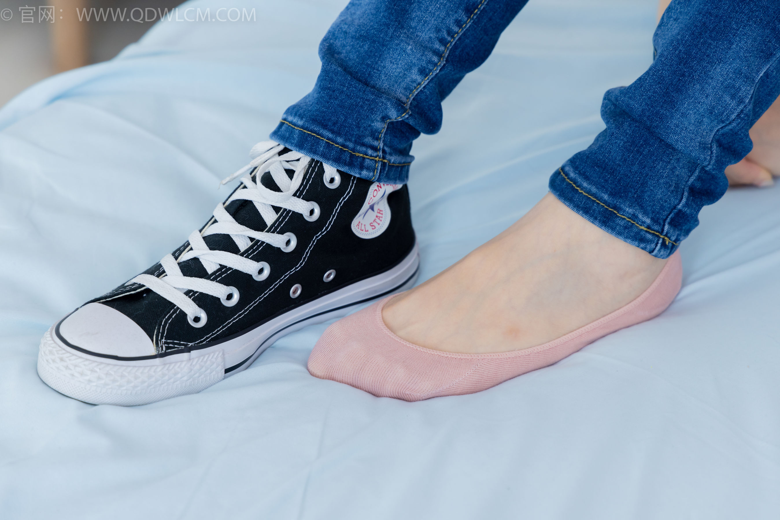 物恋传媒 No.2293 小竹 - 匡威帆布鞋、粉色船袜、肚子疼揉肚子剧情/(160P)