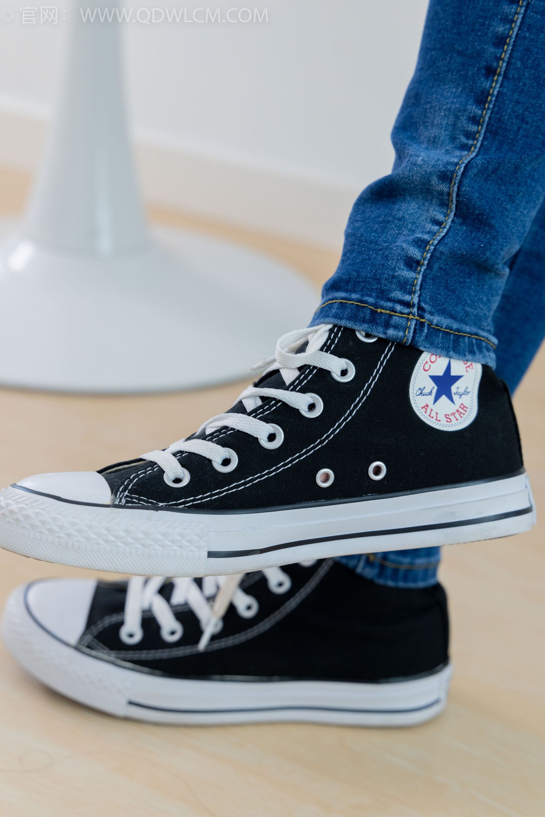 物恋传媒 No.2293 小竹 - 匡威帆布鞋、粉色船袜、肚子疼揉肚子剧情/(160P)