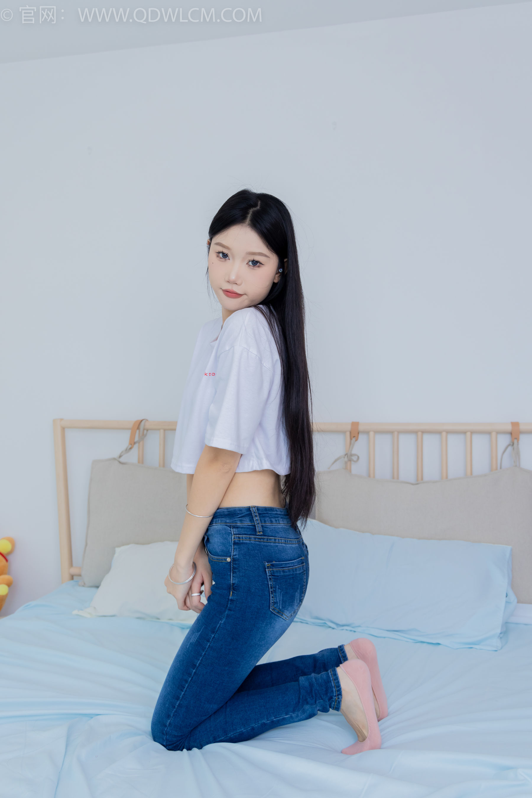 物恋传媒 No.2293 小竹 - 匡威帆布鞋、粉色船袜、肚子疼揉肚子剧情/(160P)