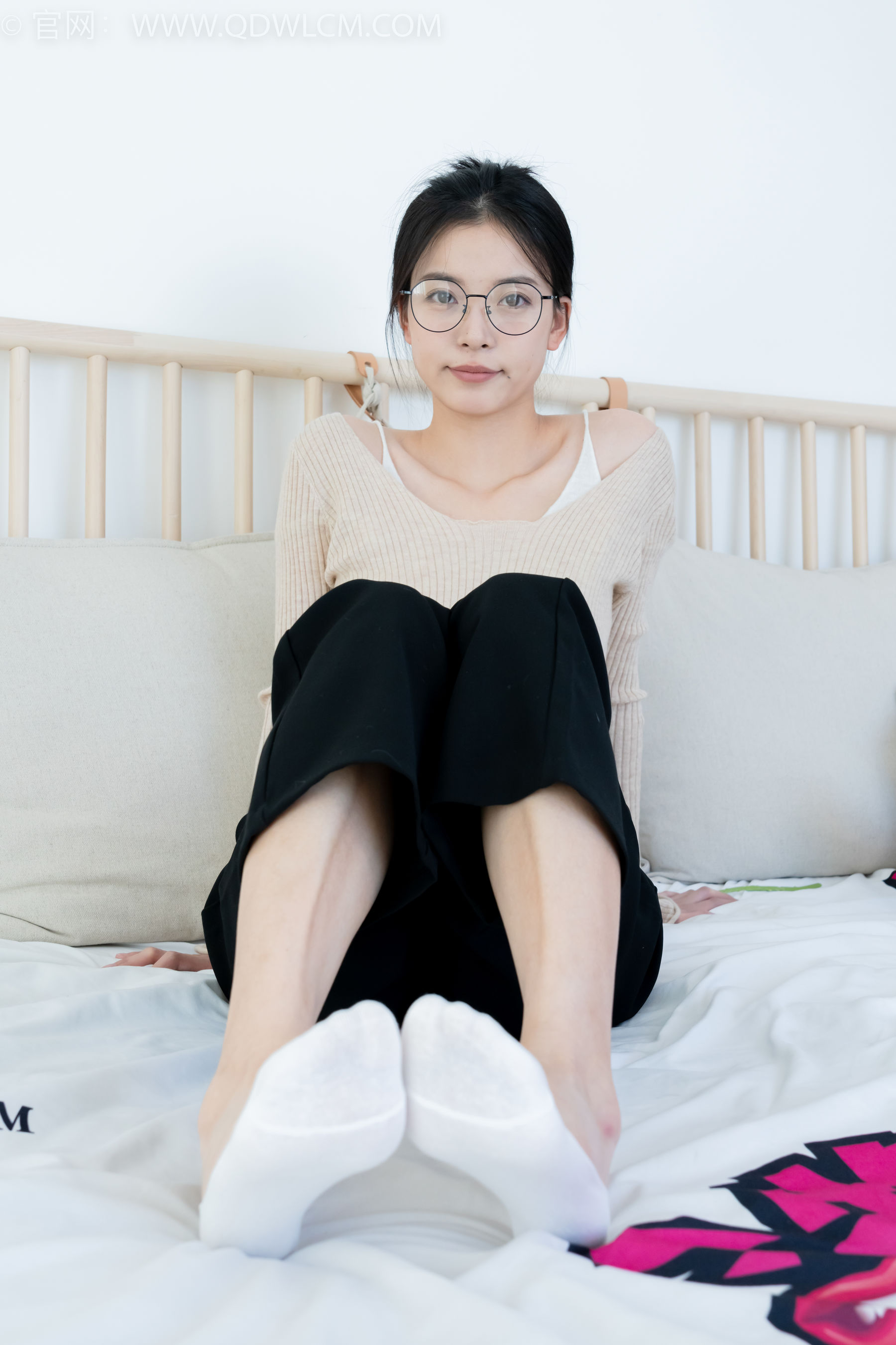 物恋传媒 No.2290 茯苓 - 板鞋、皮鞋、白船袜、黑棉袜、皮筋绑脚老头乐挠脚剧情/(230P)