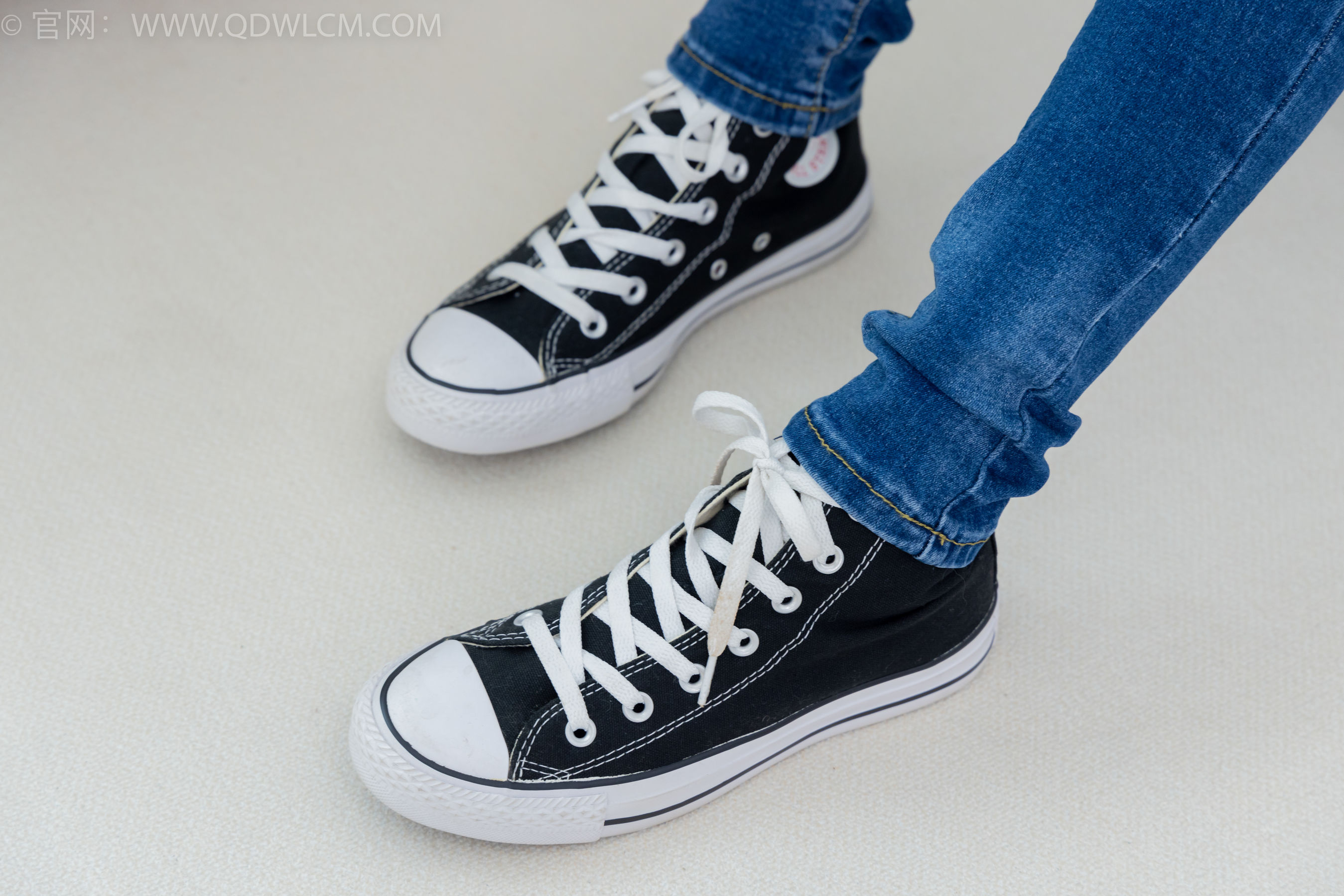 物恋传媒 No.2293 小竹 - 匡威帆布鞋、粉色船袜、肚子疼揉肚子剧情/(160P)