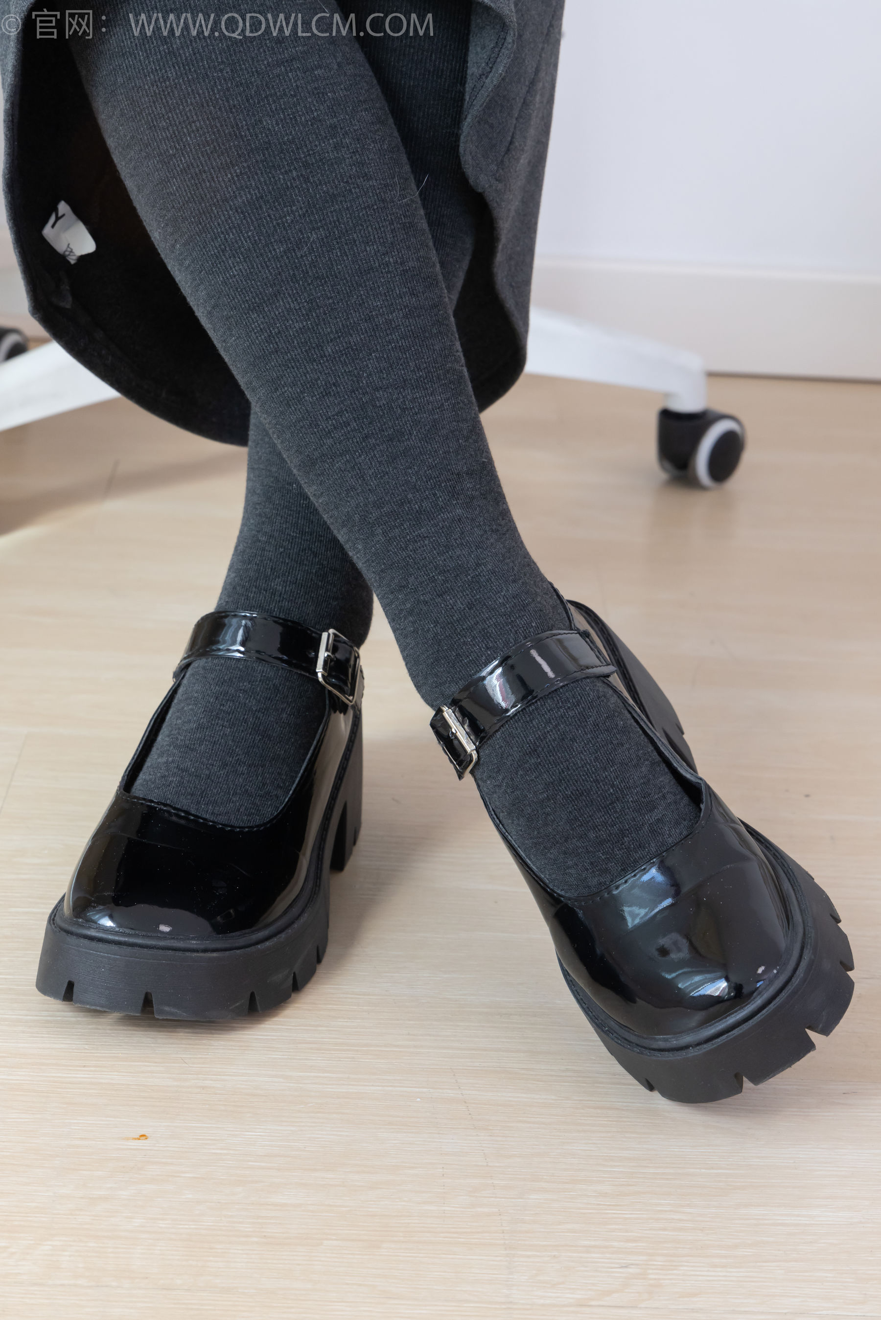 物恋传媒 No.2291 岚岚 - 皮鞋、厚灰丝/(170P)