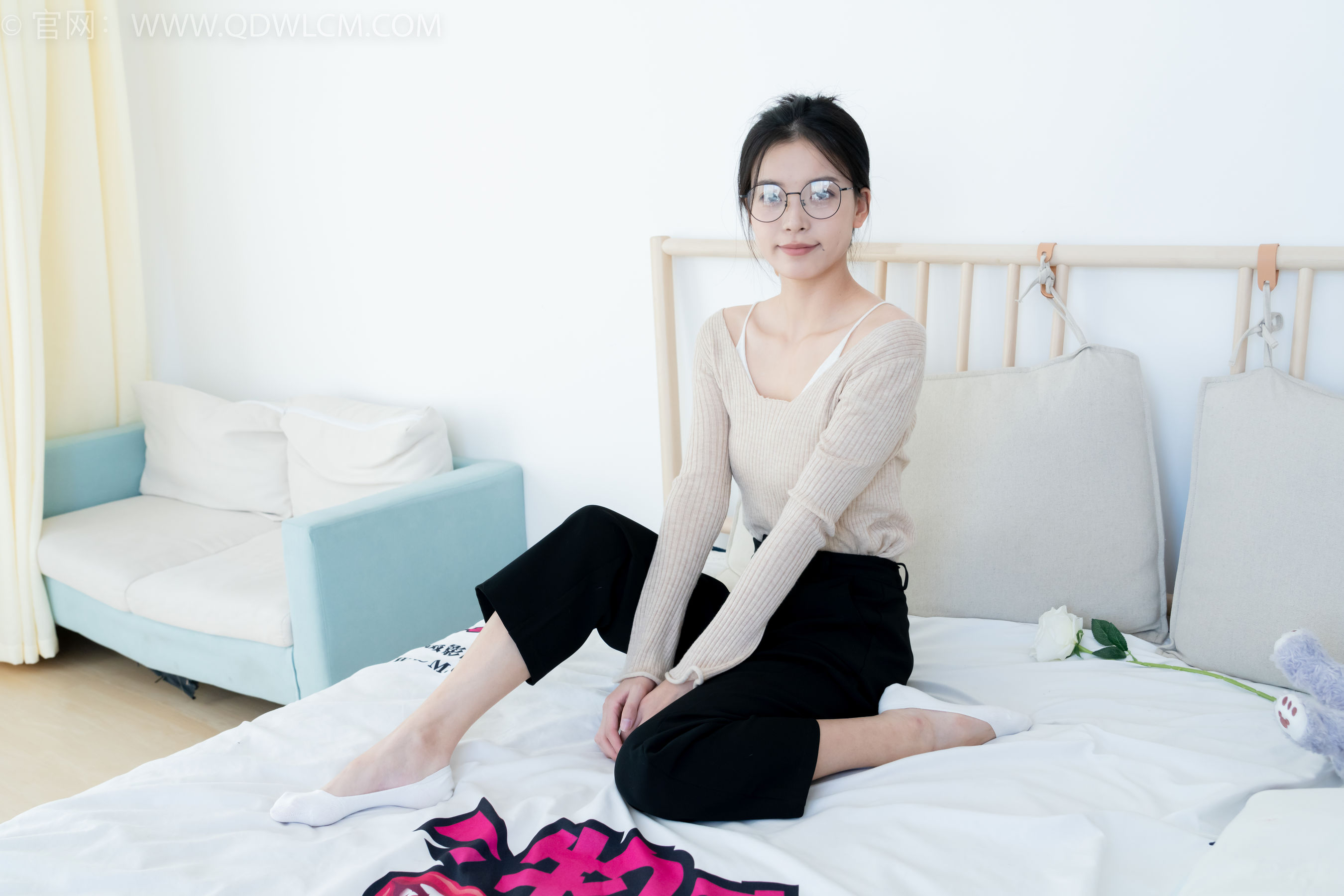 物恋传媒 No.2290 茯苓 - 板鞋、皮鞋、白船袜、黑棉袜、皮筋绑脚老头乐挠脚剧情/(230P)