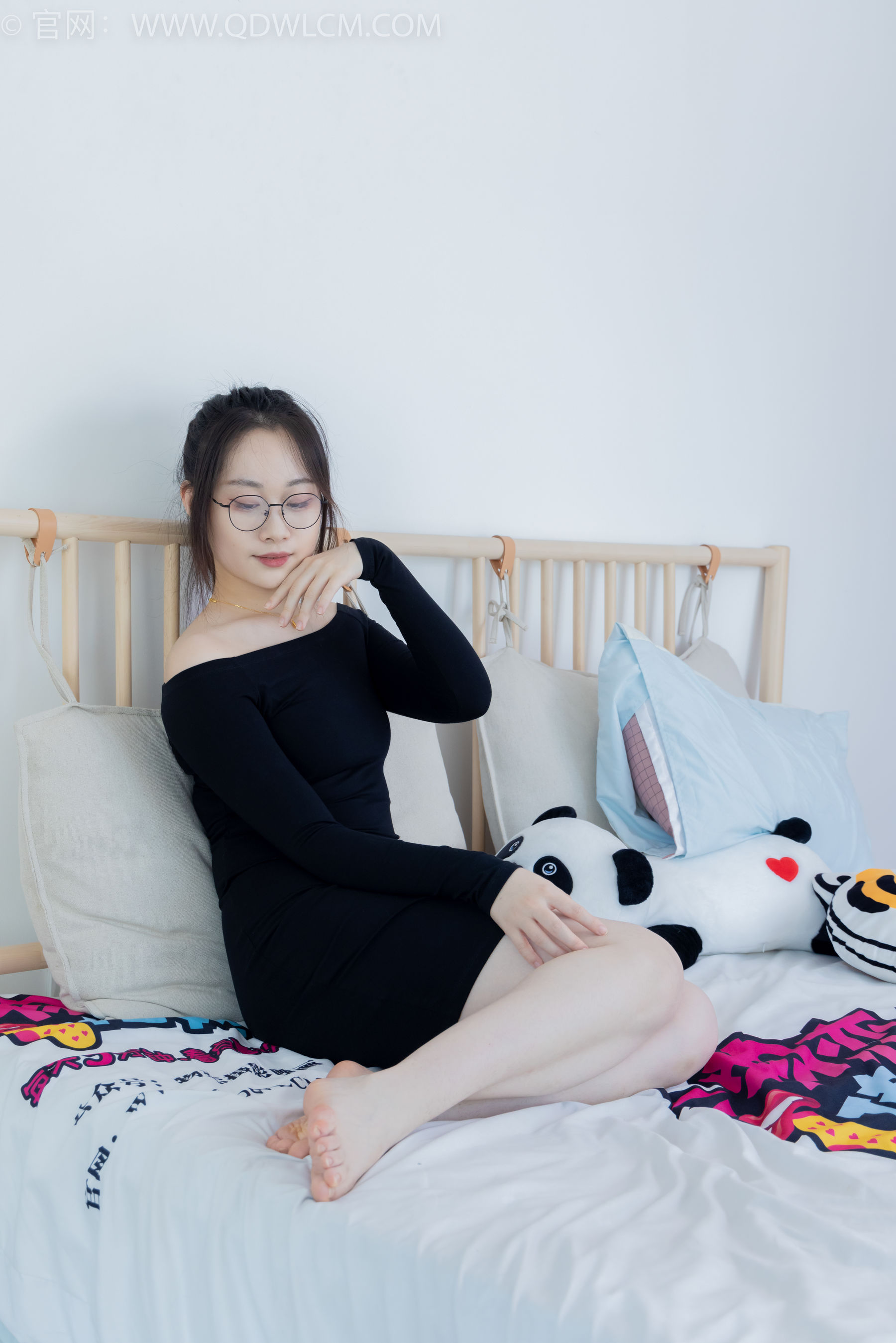 物恋传媒 No.2294 小新 - 平底鞋、厚黑丝、裸足/(150P)