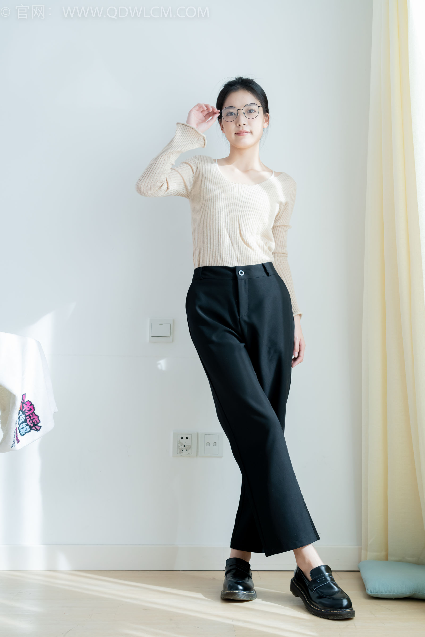 物恋传媒 No.2290 茯苓 - 板鞋、皮鞋、白船袜、黑棉袜、皮筋绑脚老头乐挠脚剧情/(230P)