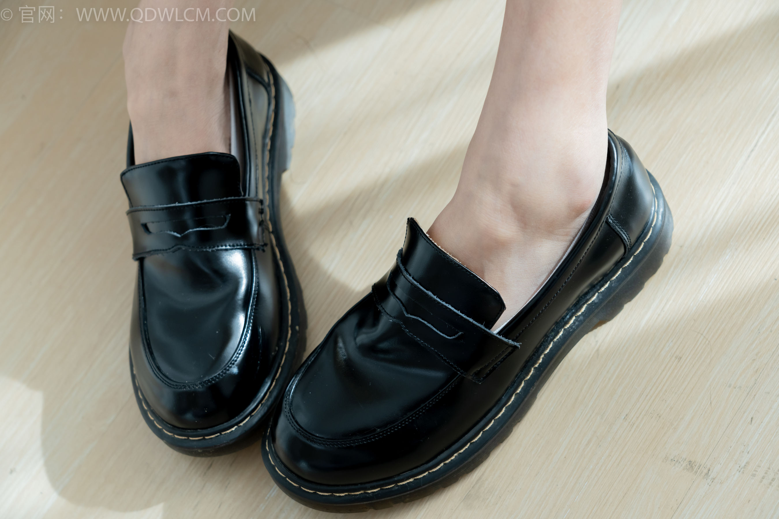 物恋传媒 No.2290 茯苓 - 板鞋、皮鞋、白船袜、黑棉袜、皮筋绑脚老头乐挠脚剧情/(230P)