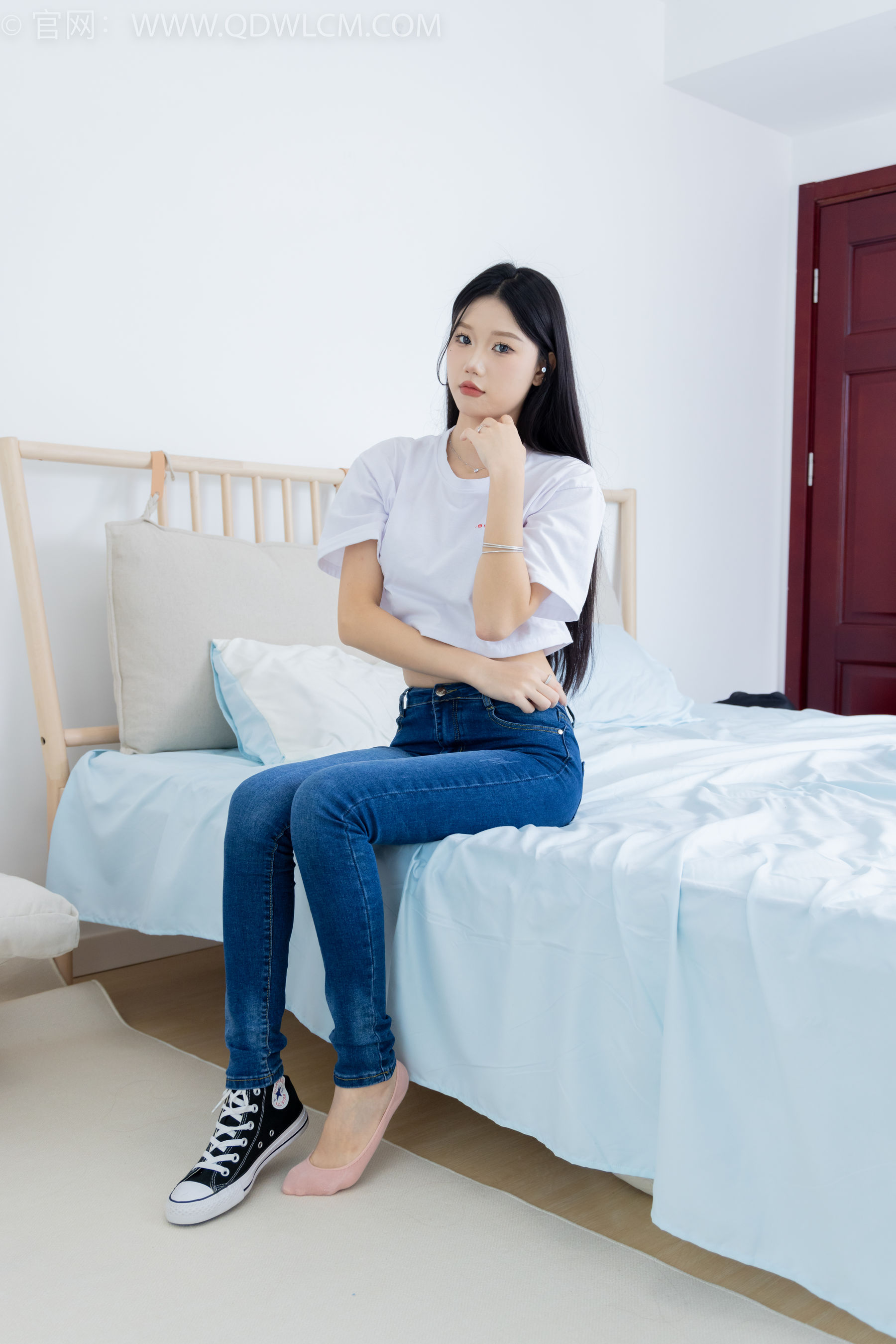 物恋传媒 No.2293 小竹 - 匡威帆布鞋、粉色船袜、肚子疼揉肚子剧情/(160P)