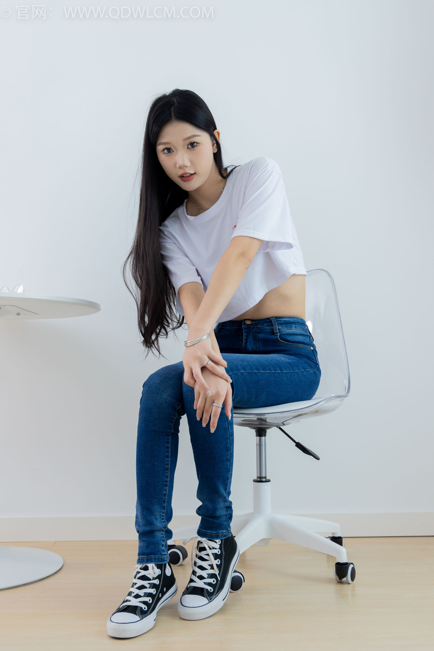 物恋传媒 No.2293 小竹 - 匡威帆布鞋、粉色船袜、肚子疼揉肚子剧情/(160P)