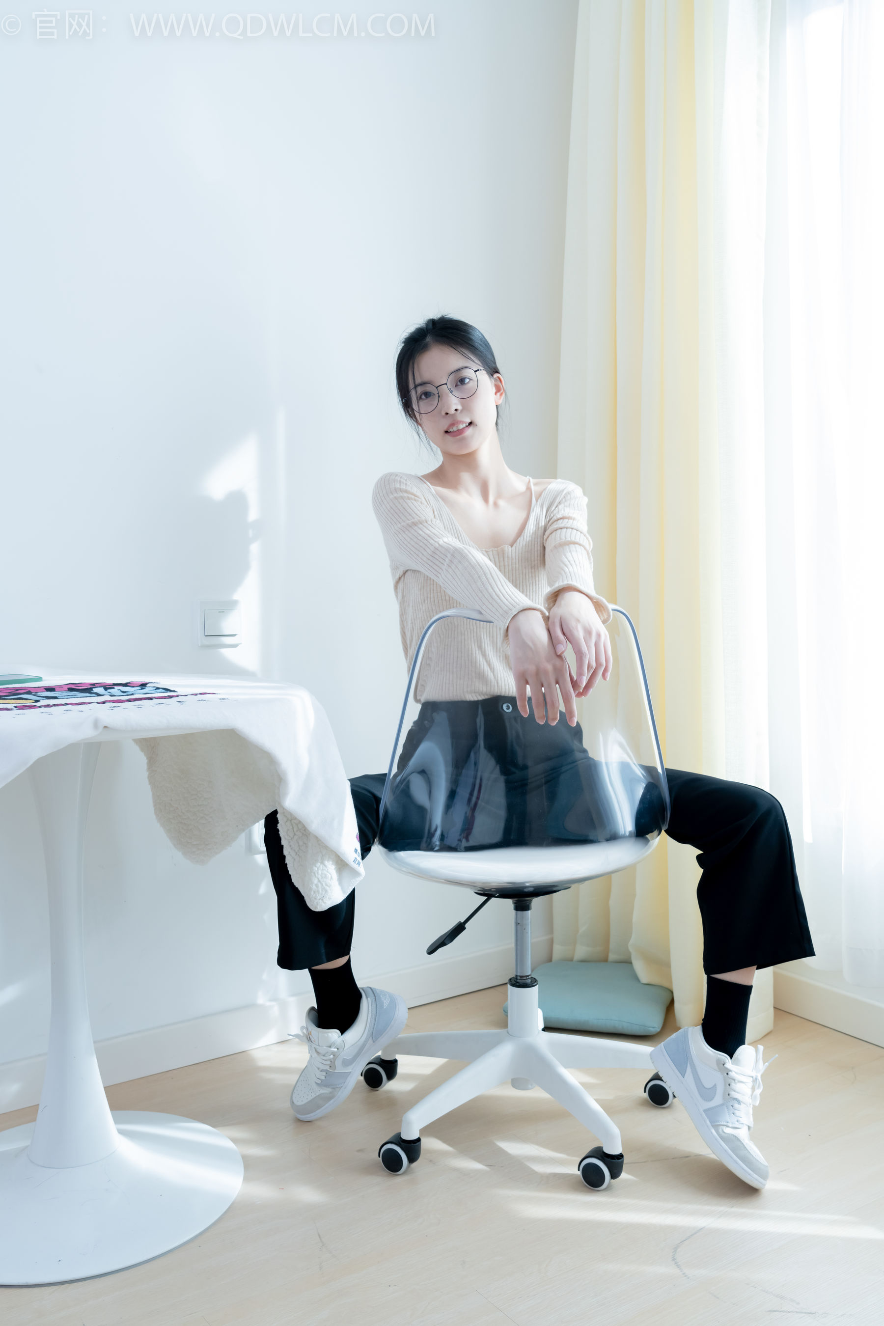 物恋传媒 No.2290 茯苓 - 板鞋、皮鞋、白船袜、黑棉袜、皮筋绑脚老头乐挠脚剧情/(230P)