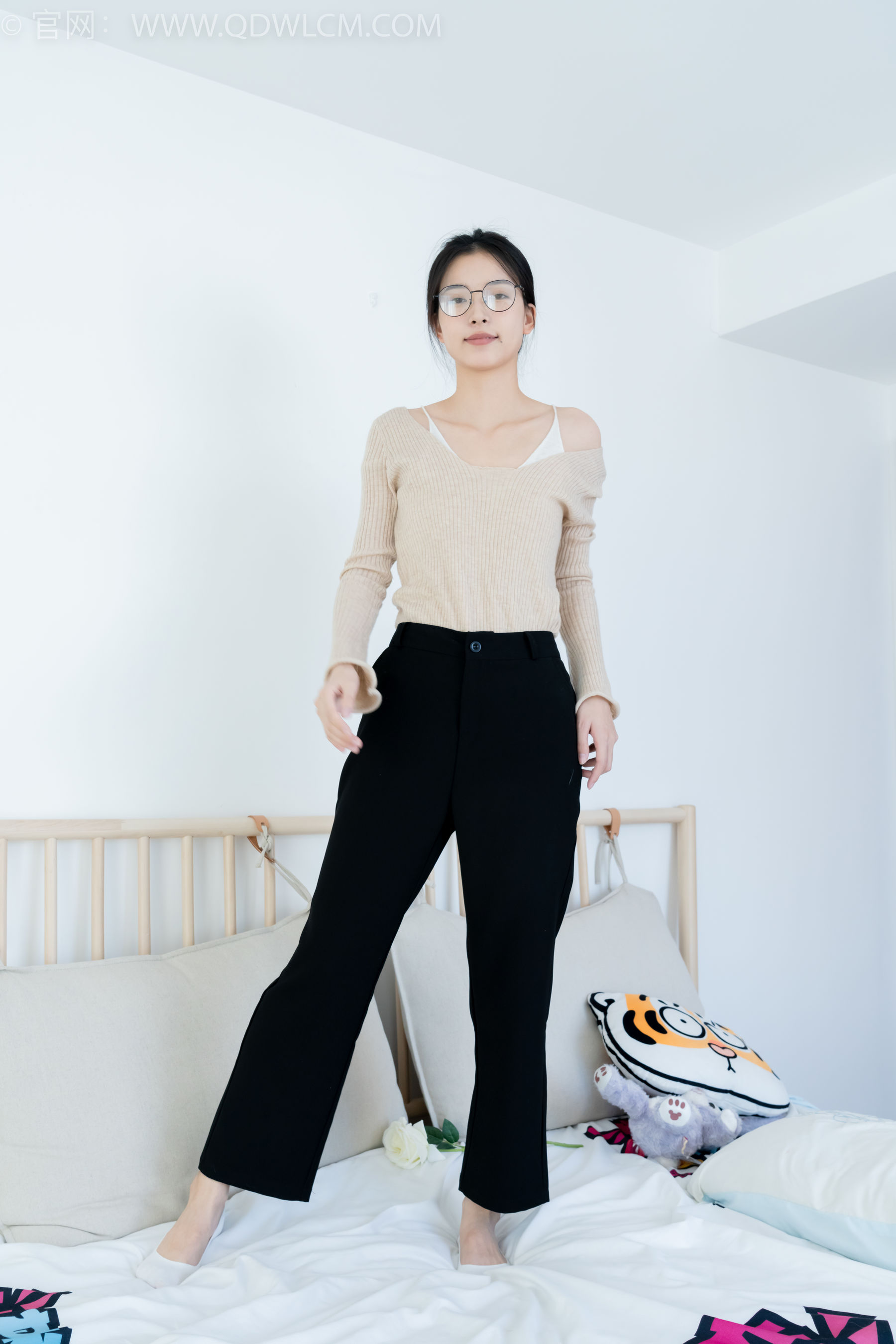 物恋传媒 No.2290 茯苓 - 板鞋、皮鞋、白船袜、黑棉袜、皮筋绑脚老头乐挠脚剧情/(230P)