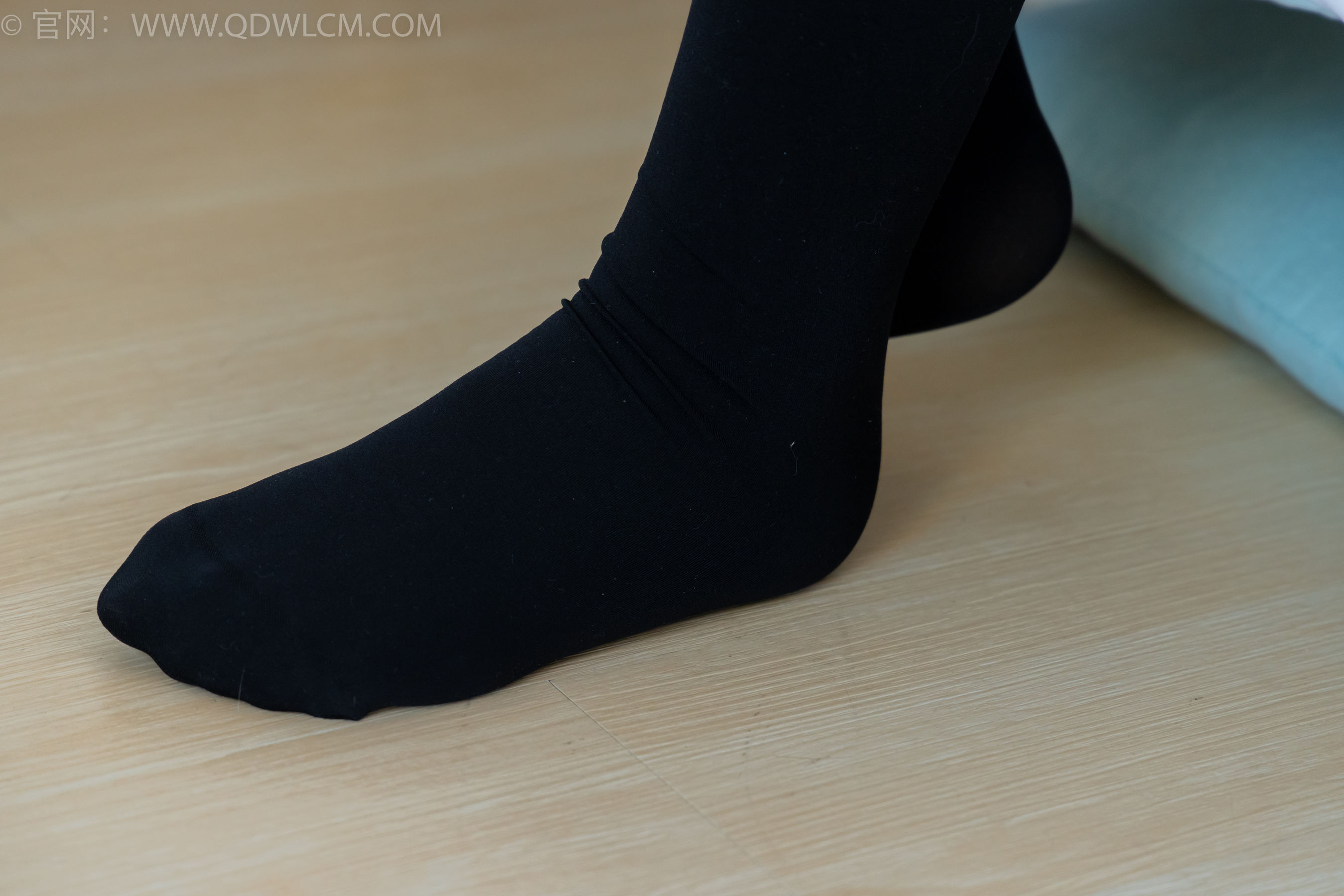 物恋传媒 No.2294 小新 - 平底鞋、厚黑丝、裸足/(150P)