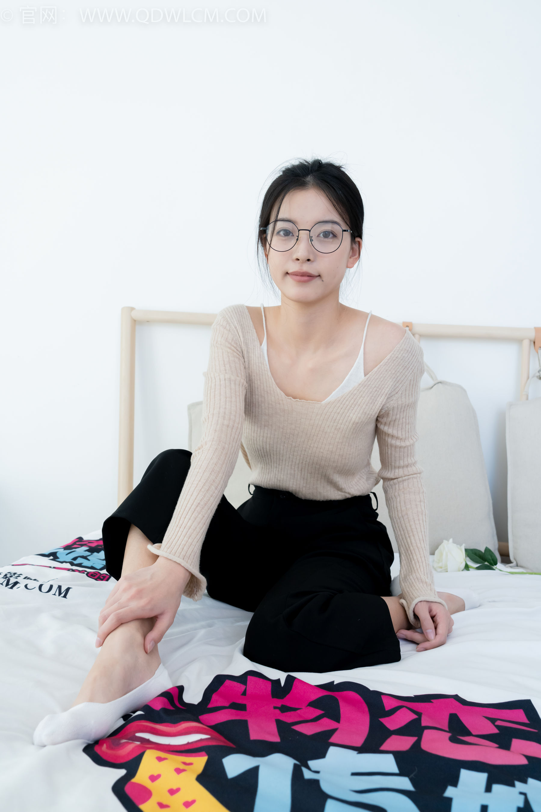 物恋传媒 No.2290 茯苓 - 板鞋、皮鞋、白船袜、黑棉袜、皮筋绑脚老头乐挠脚剧情/(230P)