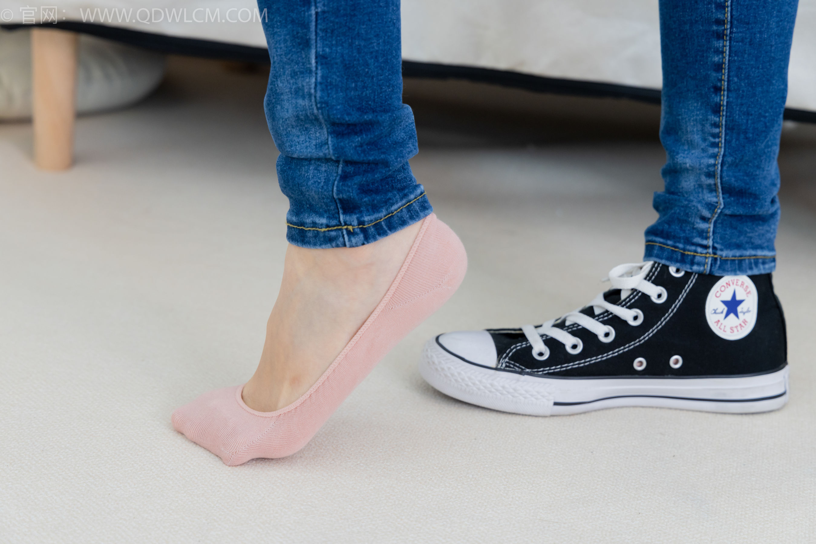 物恋传媒 No.2293 小竹 - 匡威帆布鞋、粉色船袜、肚子疼揉肚子剧情/(160P)