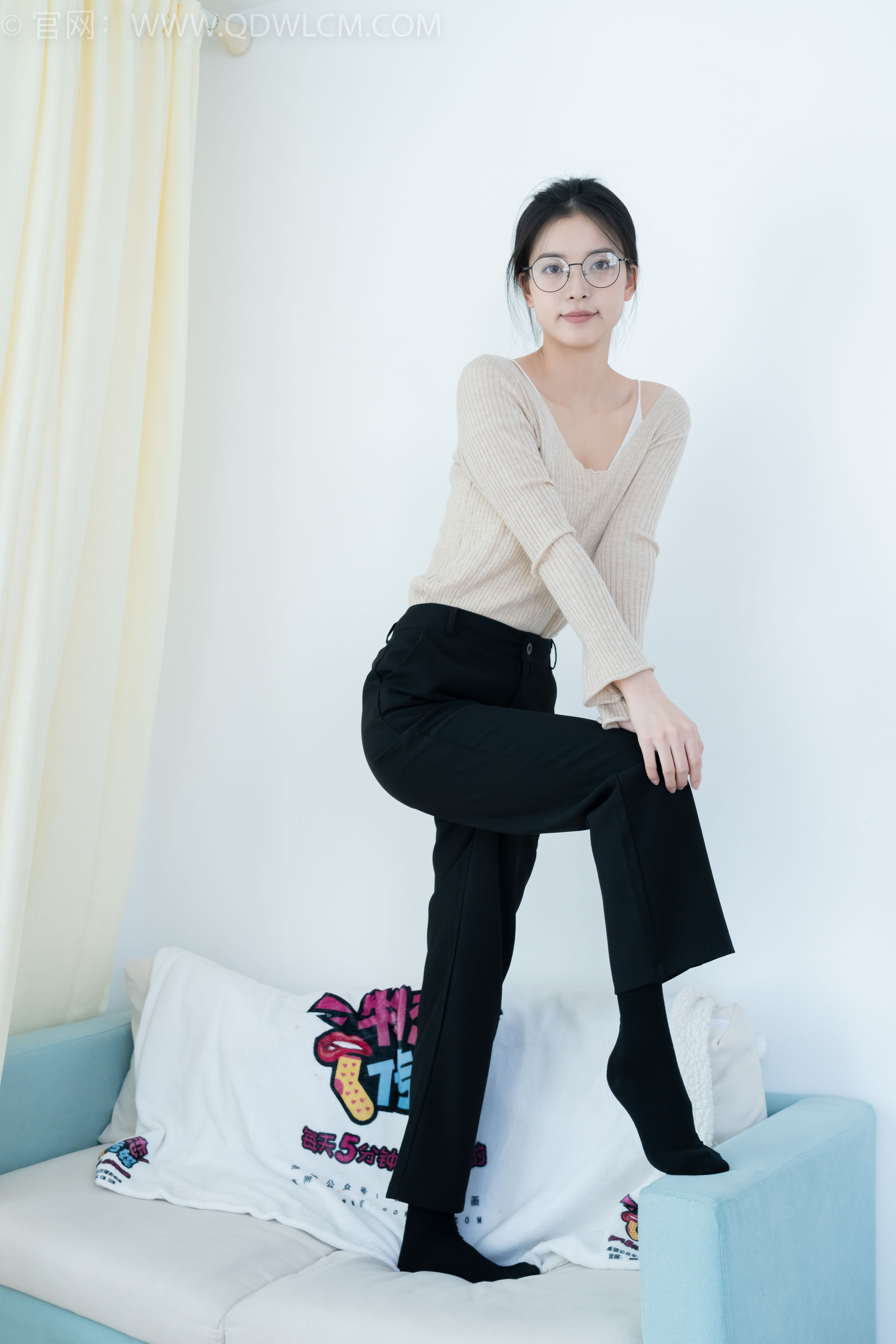 物恋传媒 No.2290 茯苓 - 板鞋、皮鞋、白船袜、黑棉袜、皮筋绑脚老头乐挠脚剧情/(230P)