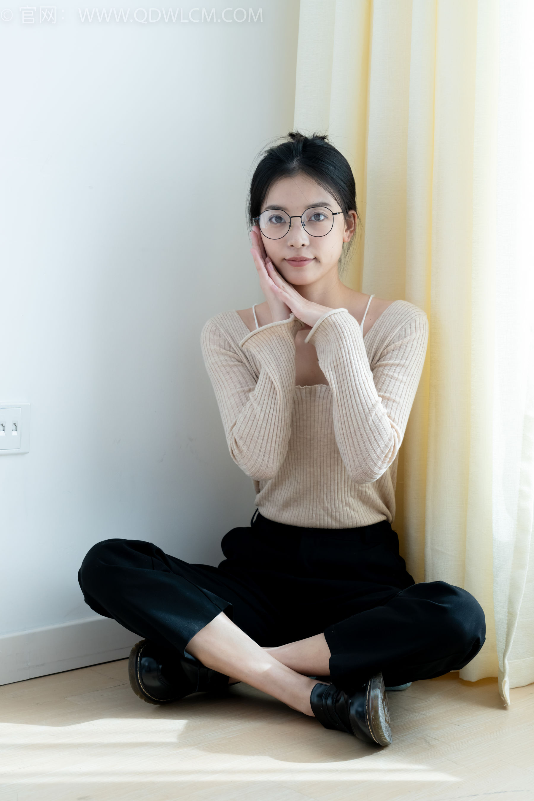 物恋传媒 No.2290 茯苓 - 板鞋、皮鞋、白船袜、黑棉袜、皮筋绑脚老头乐挠脚剧情/(230P)