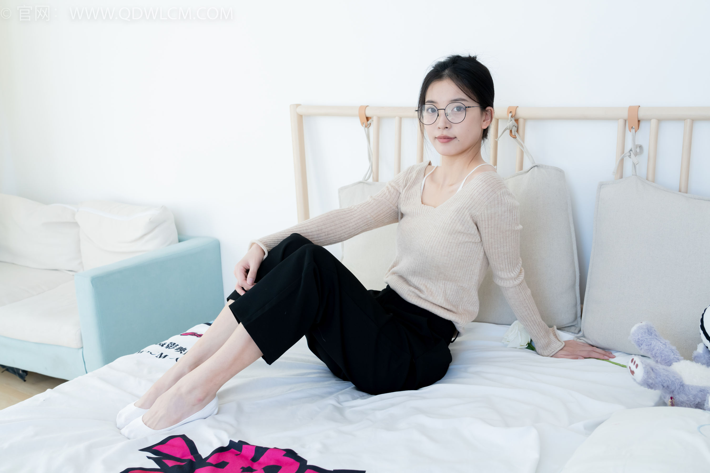 物恋传媒 No.2290 茯苓 - 板鞋、皮鞋、白船袜、黑棉袜、皮筋绑脚老头乐挠脚剧情/(230P)