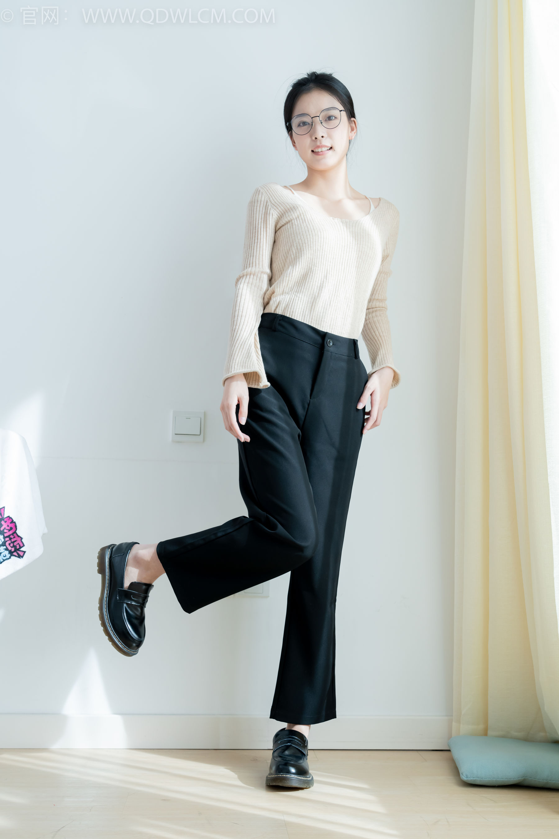 物恋传媒 No.2290 茯苓 - 板鞋、皮鞋、白船袜、黑棉袜、皮筋绑脚老头乐挠脚剧情/(230P)