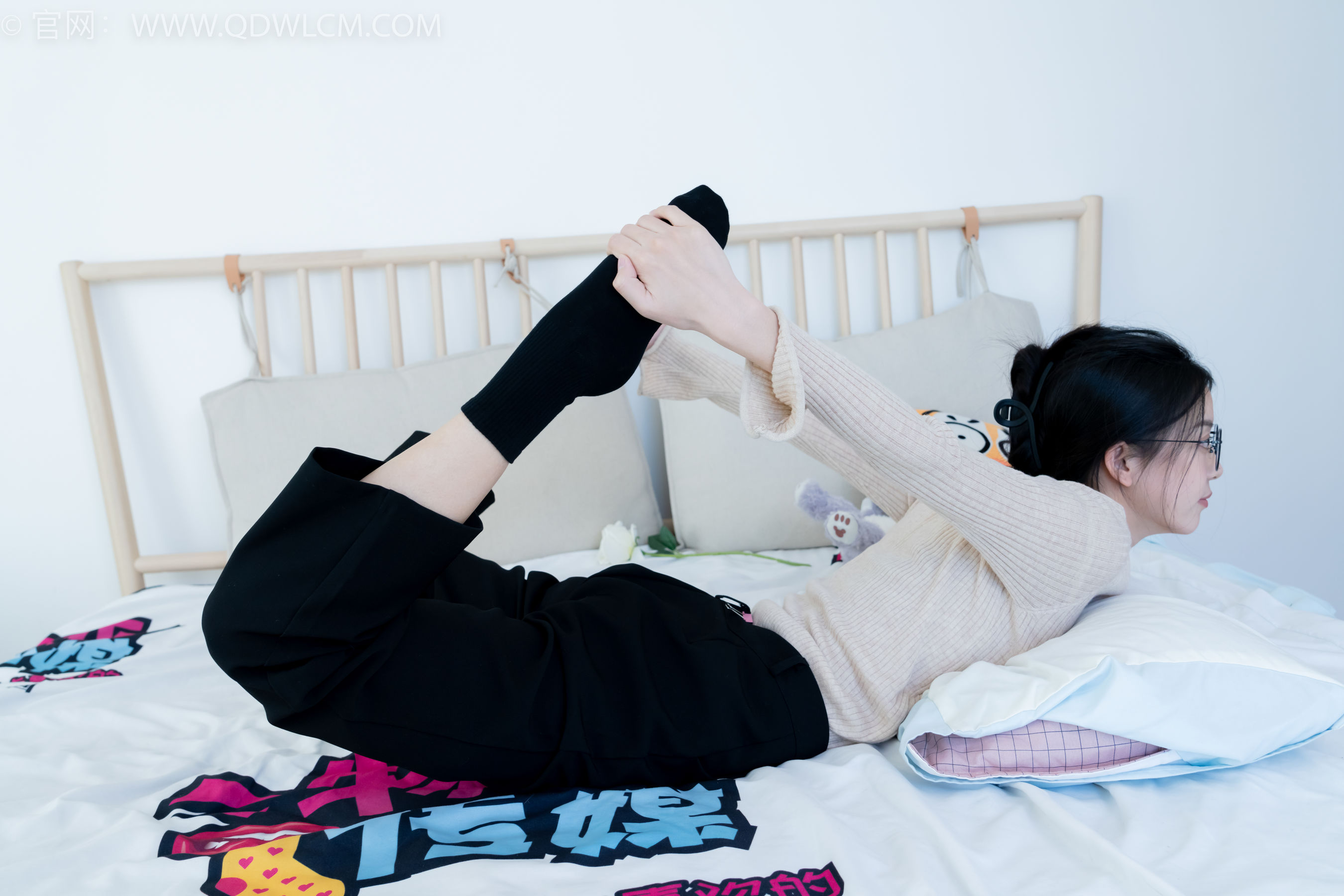 物恋传媒 No.2290 茯苓 - 板鞋、皮鞋、白船袜、黑棉袜、皮筋绑脚老头乐挠脚剧情/(230P)