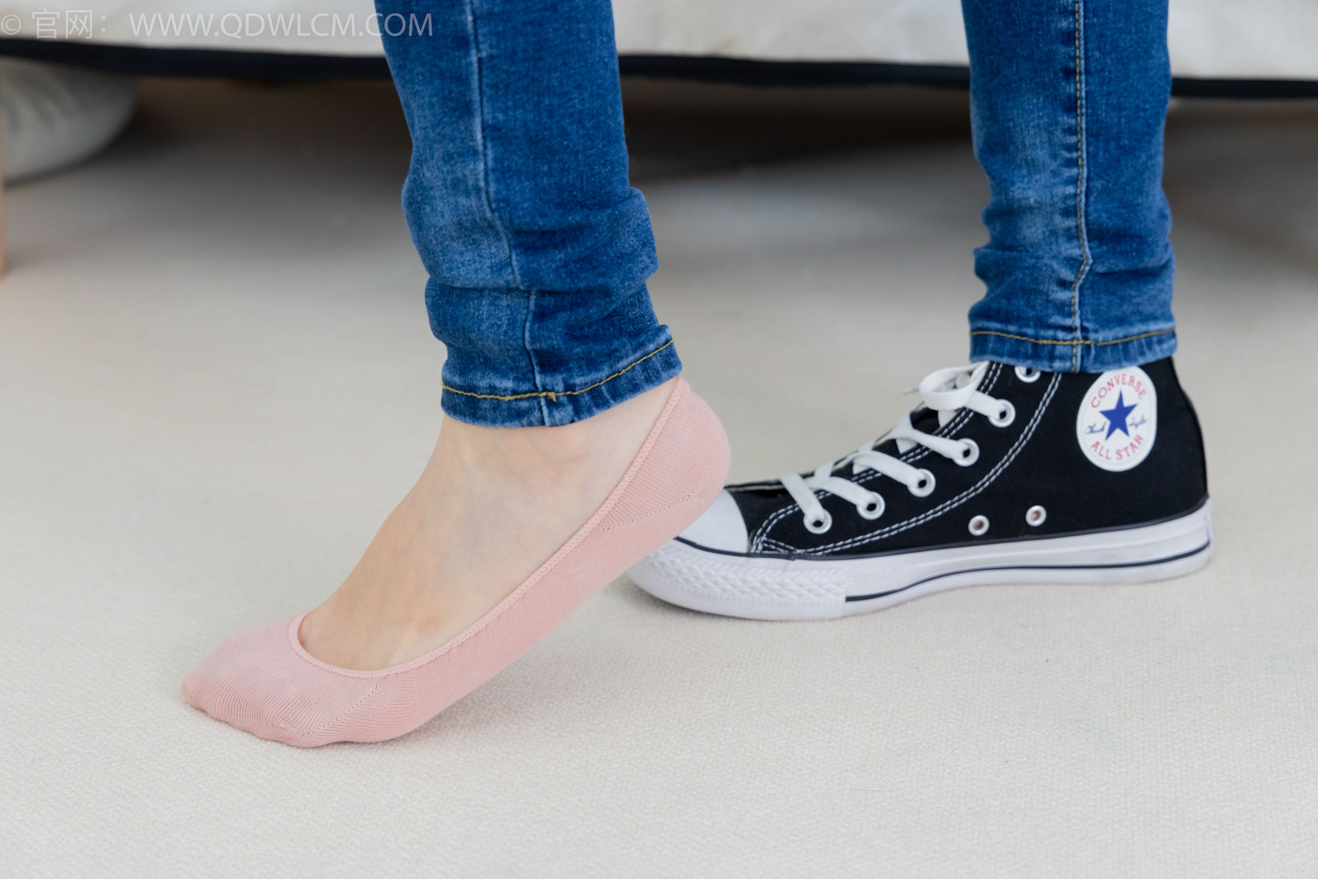 物恋传媒 No.2293 小竹 - 匡威帆布鞋、粉色船袜、肚子疼揉肚子剧情/(160P)