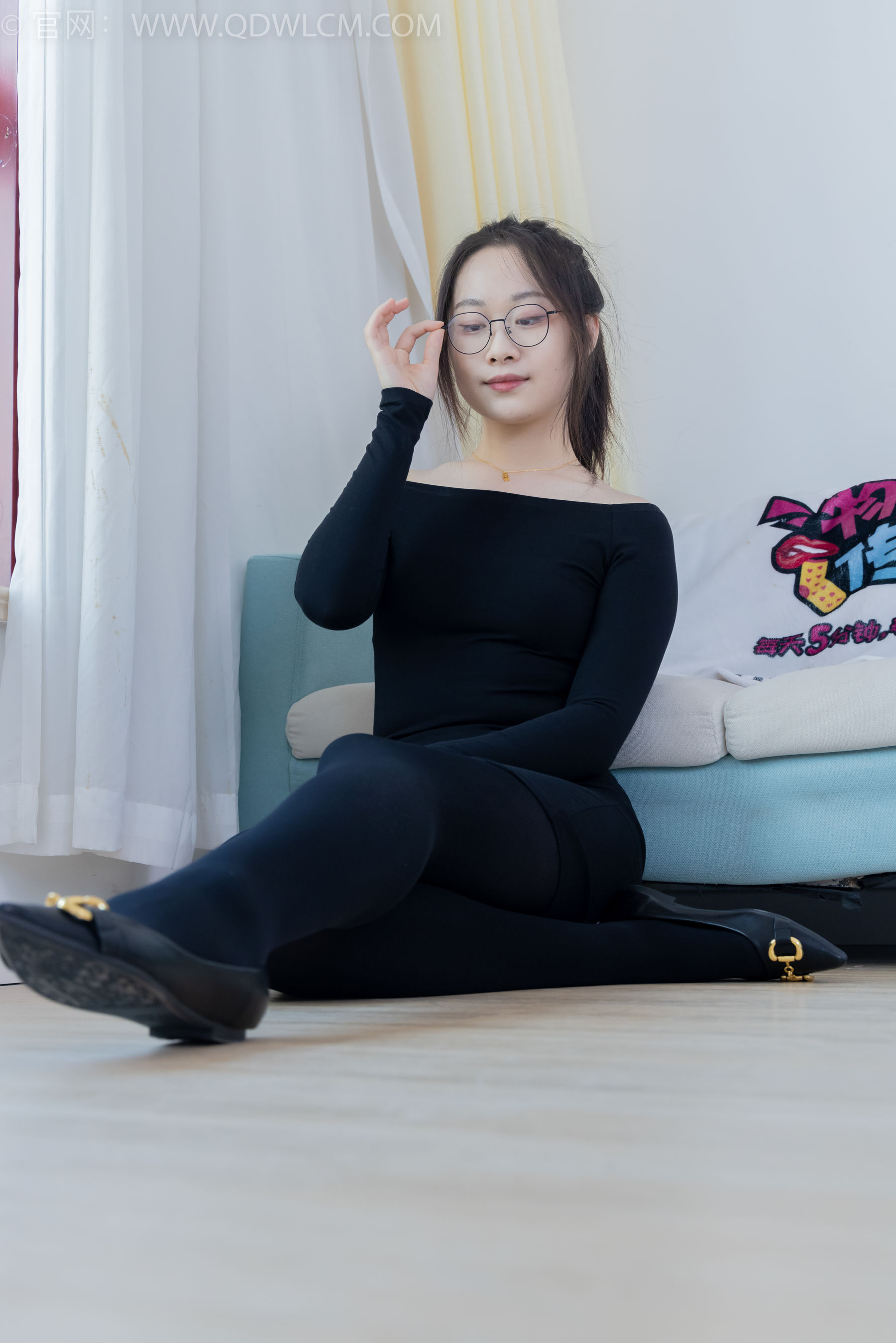 物恋传媒 No.2294 小新 - 平底鞋、厚黑丝、裸足/(150P)