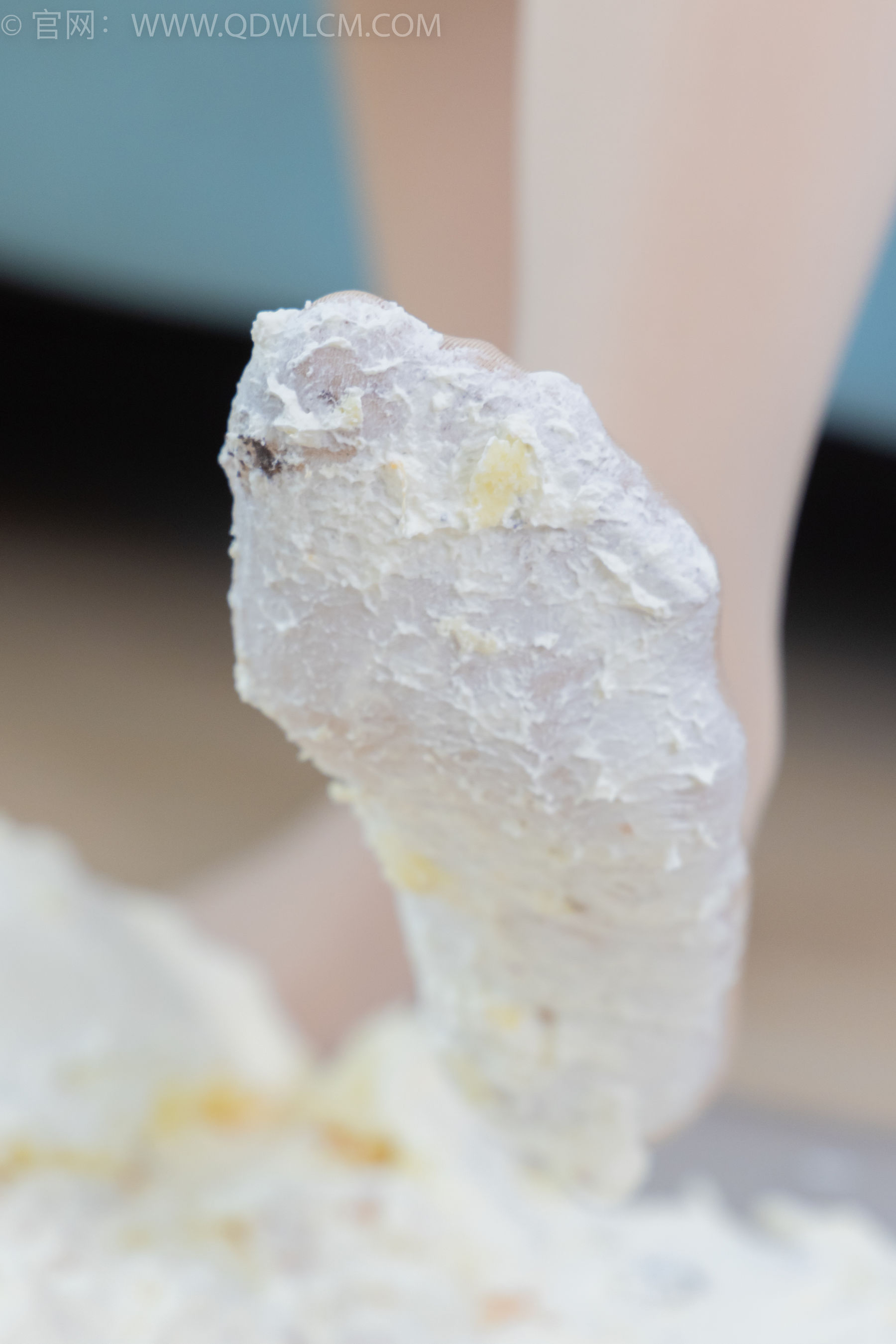 物恋传媒 No.2292 小酒 - 短靴、厚肉丝、踩小蛋糕剧情/(150P)