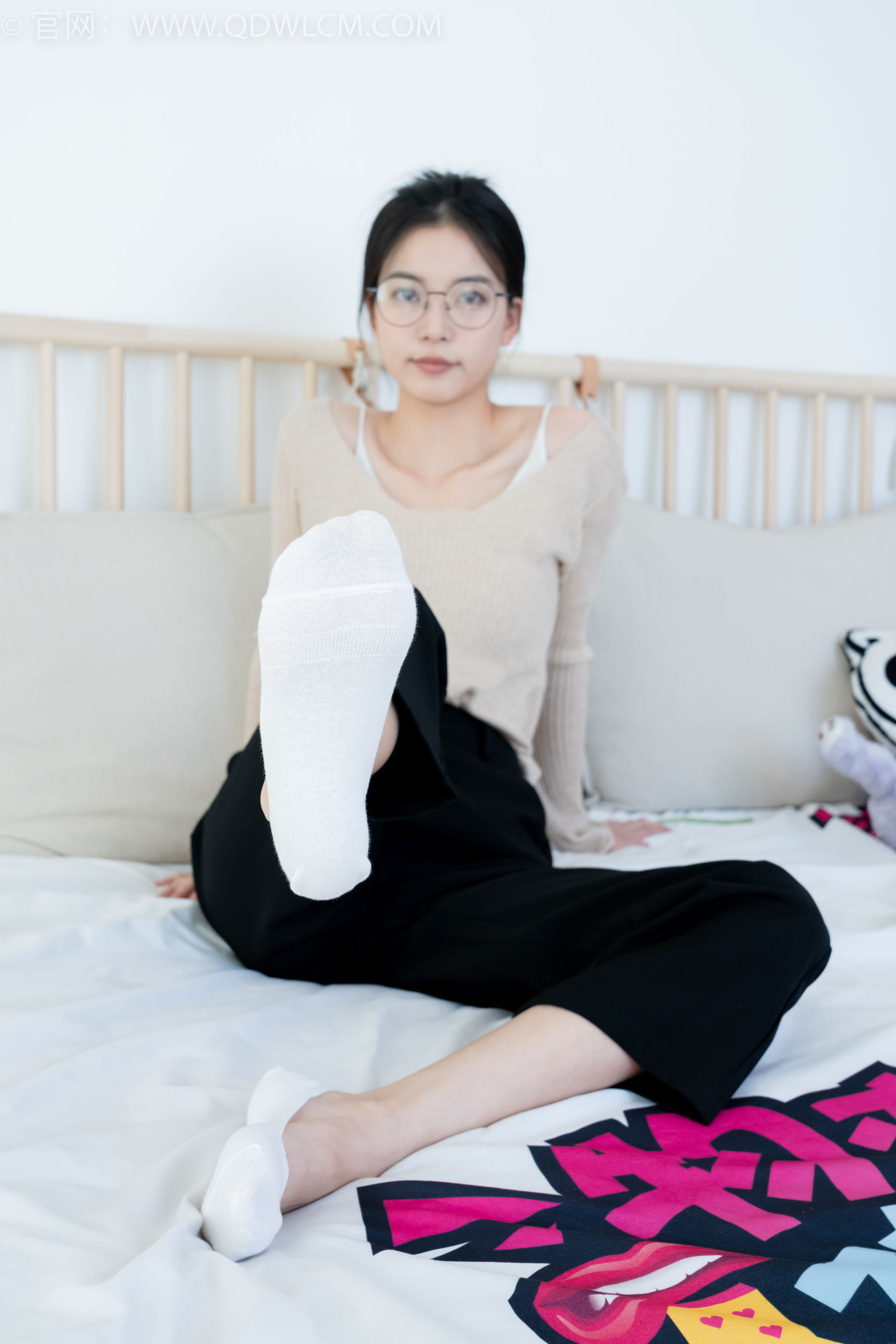 物恋传媒 No.2290 茯苓 - 板鞋、皮鞋、白船袜、黑棉袜、皮筋绑脚老头乐挠脚剧情/(230P)