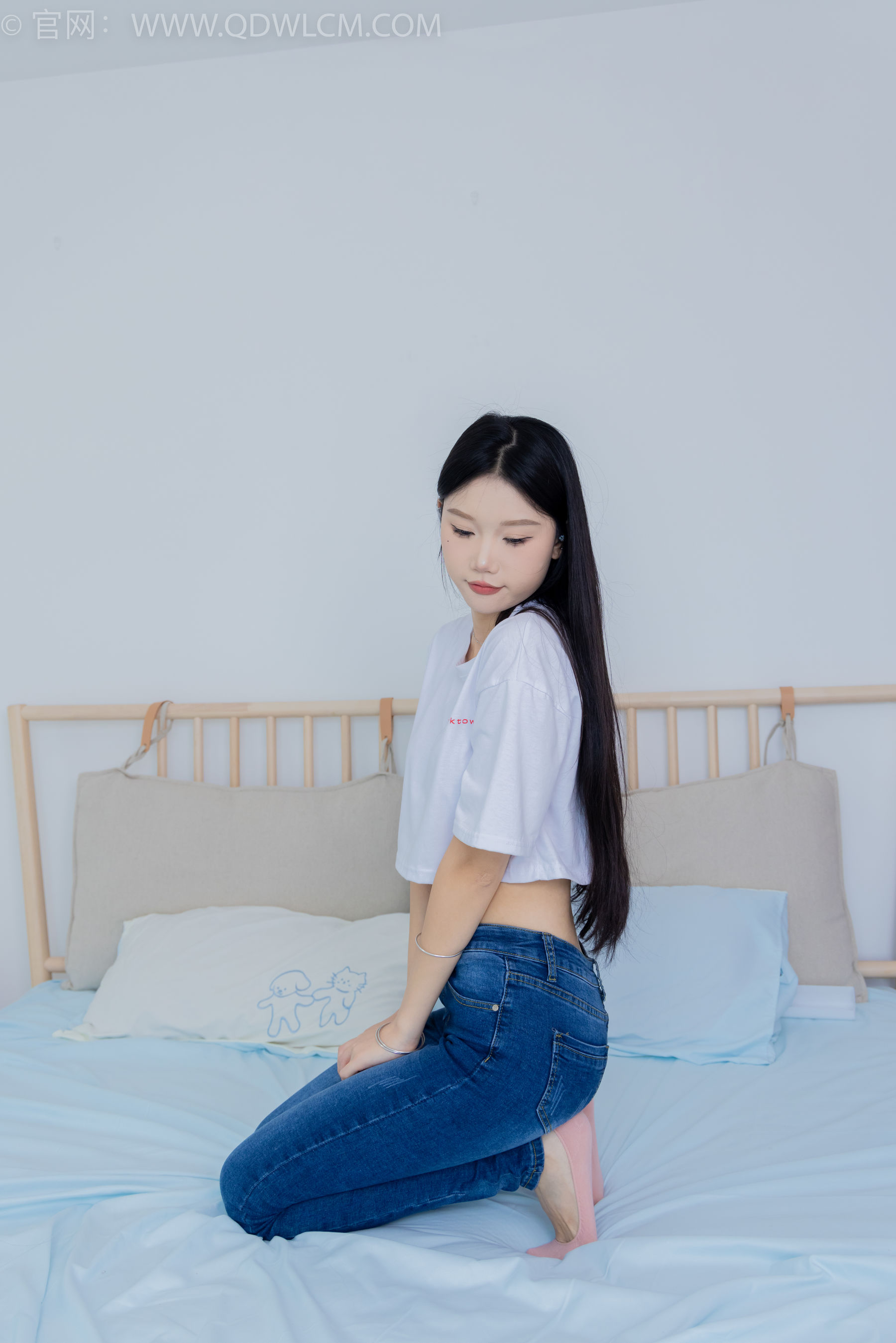 物恋传媒 No.2293 小竹 - 匡威帆布鞋、粉色船袜、肚子疼揉肚子剧情/(160P)