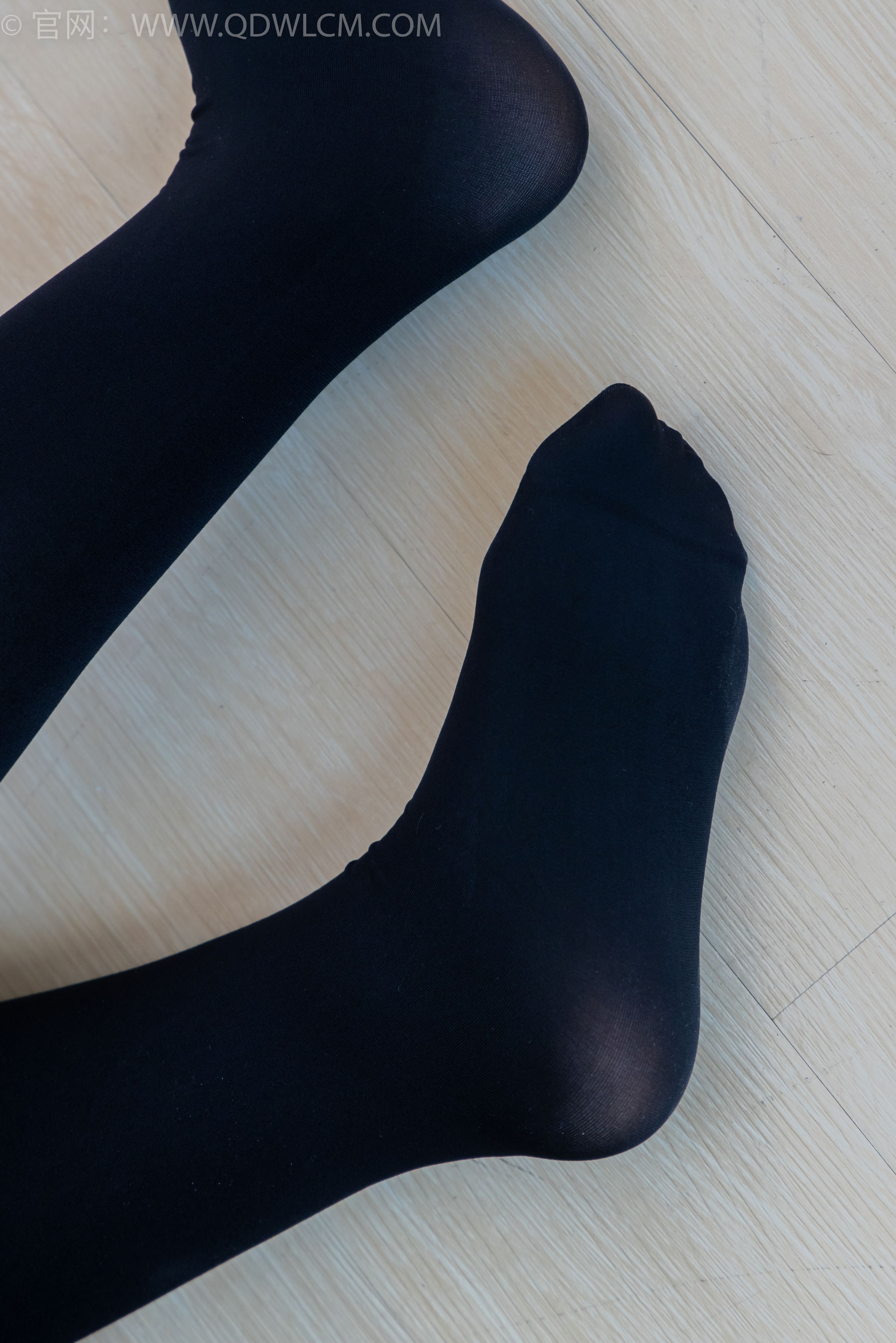 物恋传媒 No.2294 小新 - 平底鞋、厚黑丝、裸足/(150P)