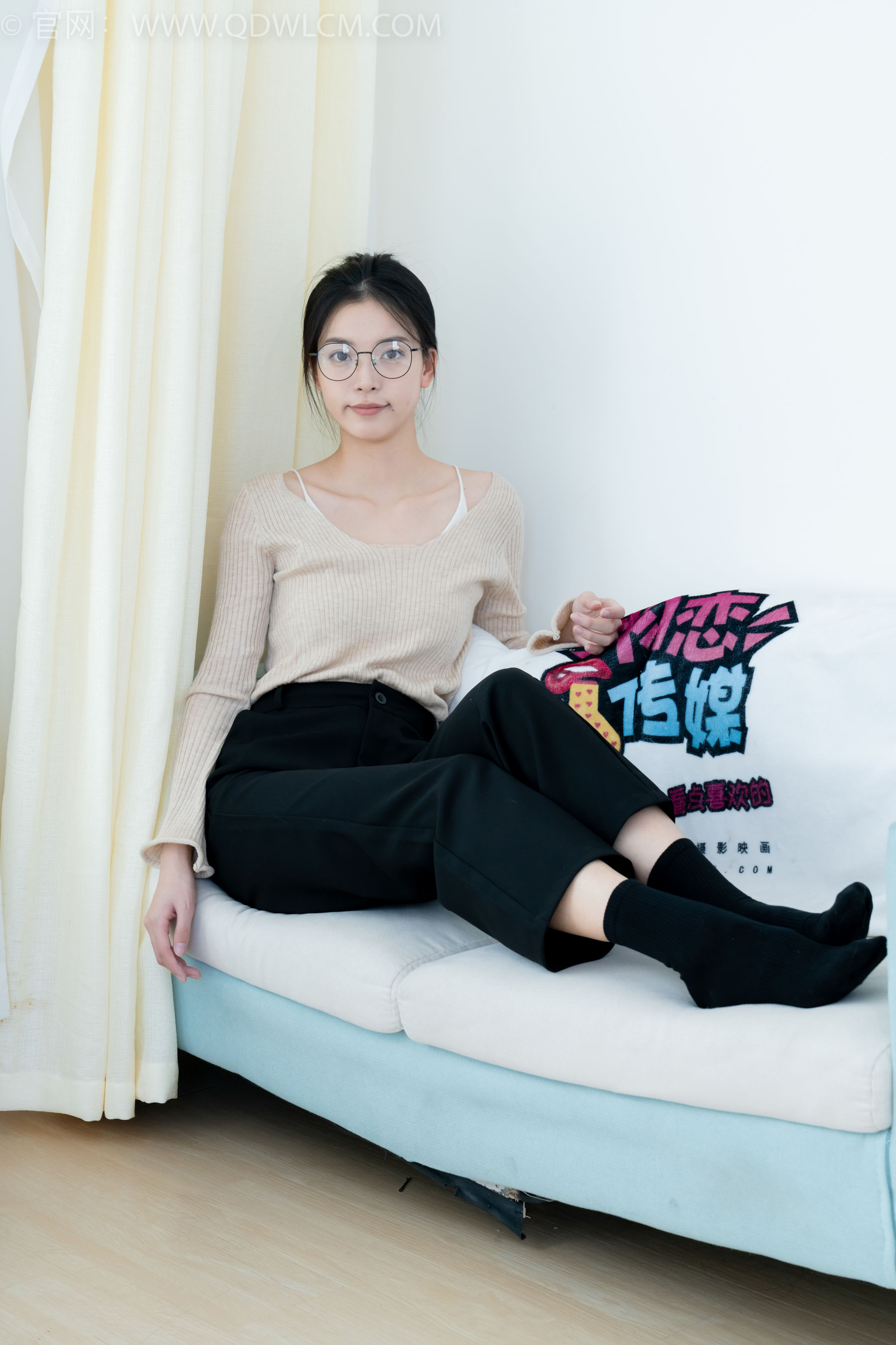 物恋传媒 No.2290 茯苓 - 板鞋、皮鞋、白船袜、黑棉袜、皮筋绑脚老头乐挠脚剧情/(230P)