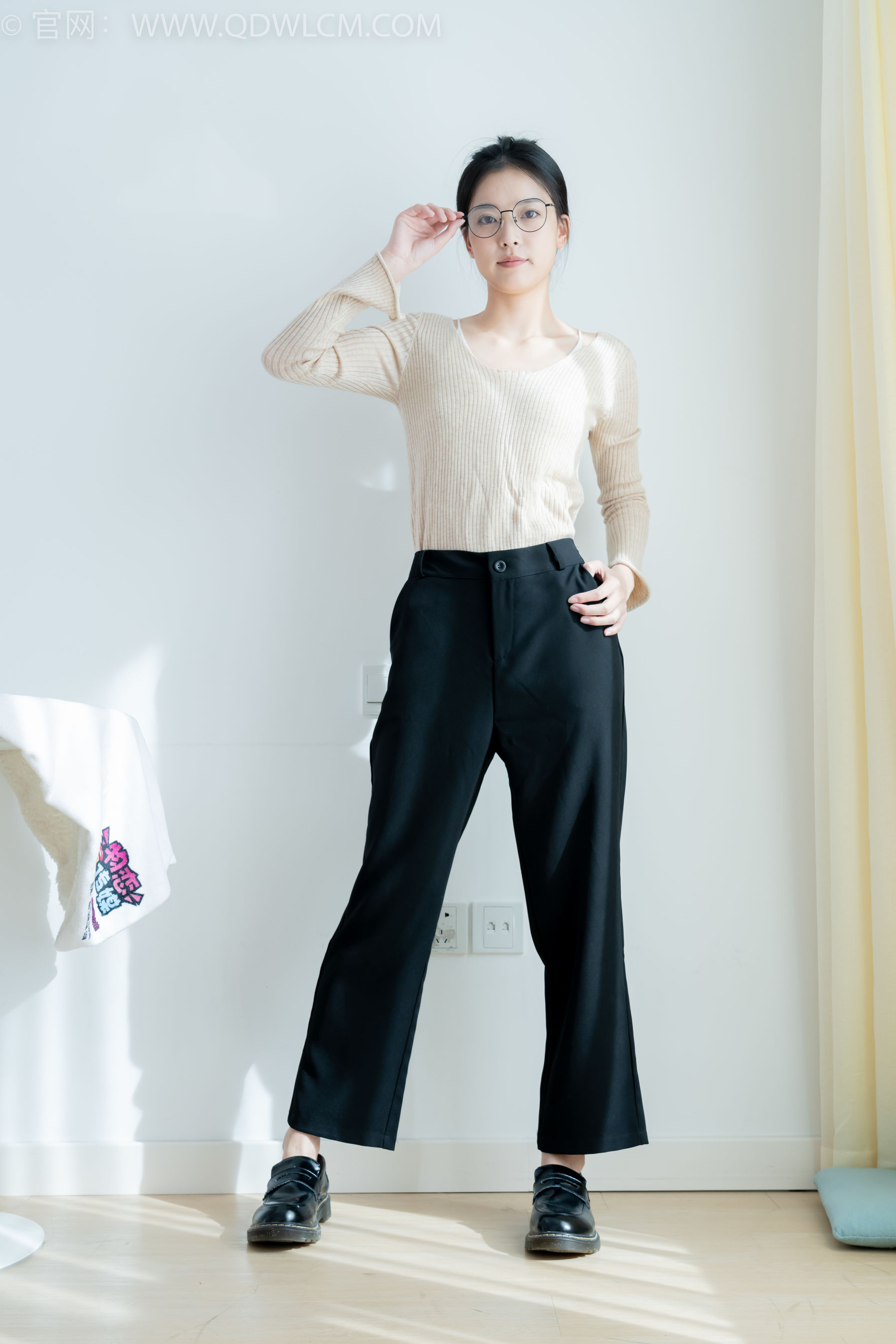 物恋传媒 No.2290 茯苓 - 板鞋、皮鞋、白船袜、黑棉袜、皮筋绑脚老头乐挠脚剧情/(230P)