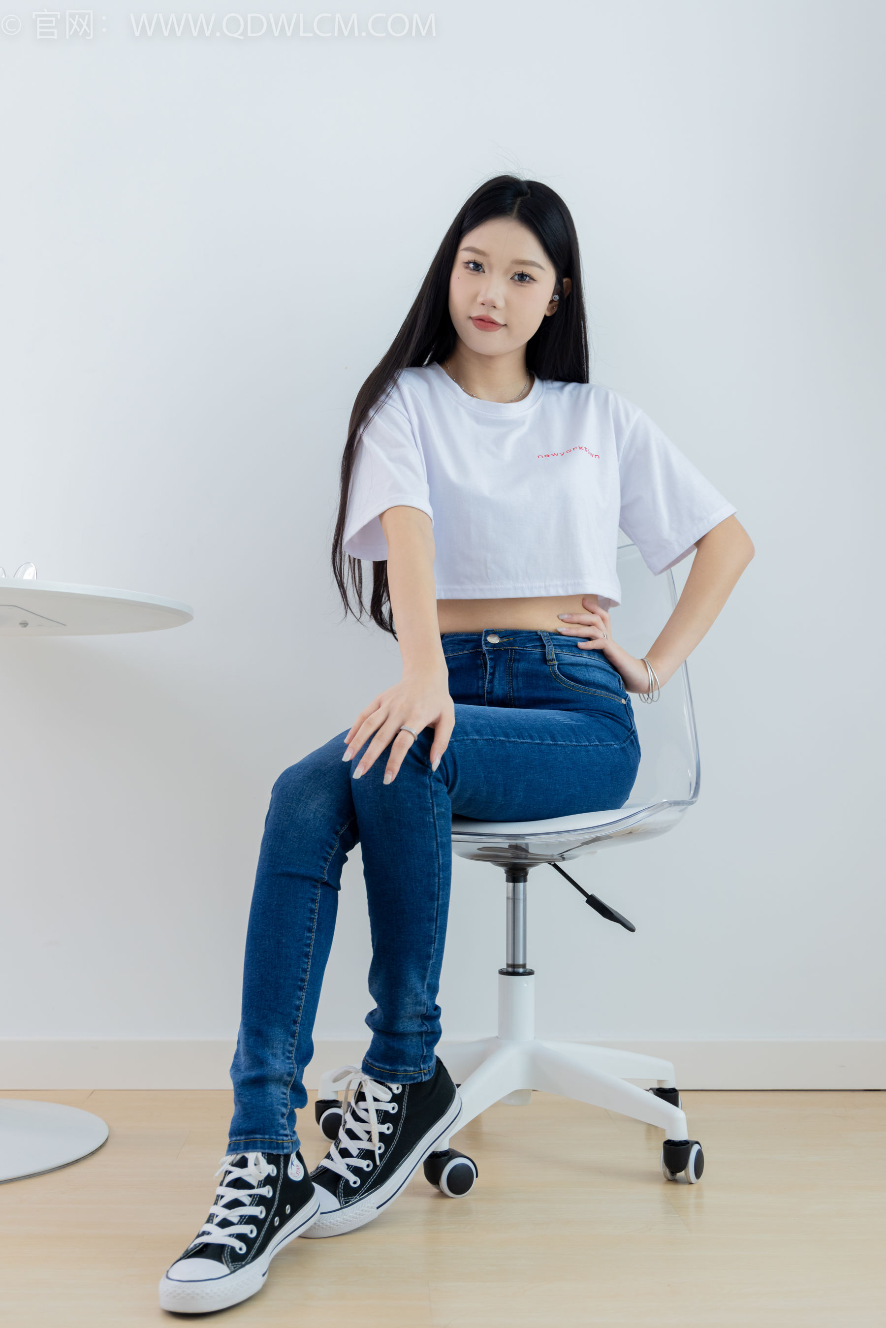 物恋传媒 No.2293 小竹 - 匡威帆布鞋、粉色船袜、肚子疼揉肚子剧情/(160P)