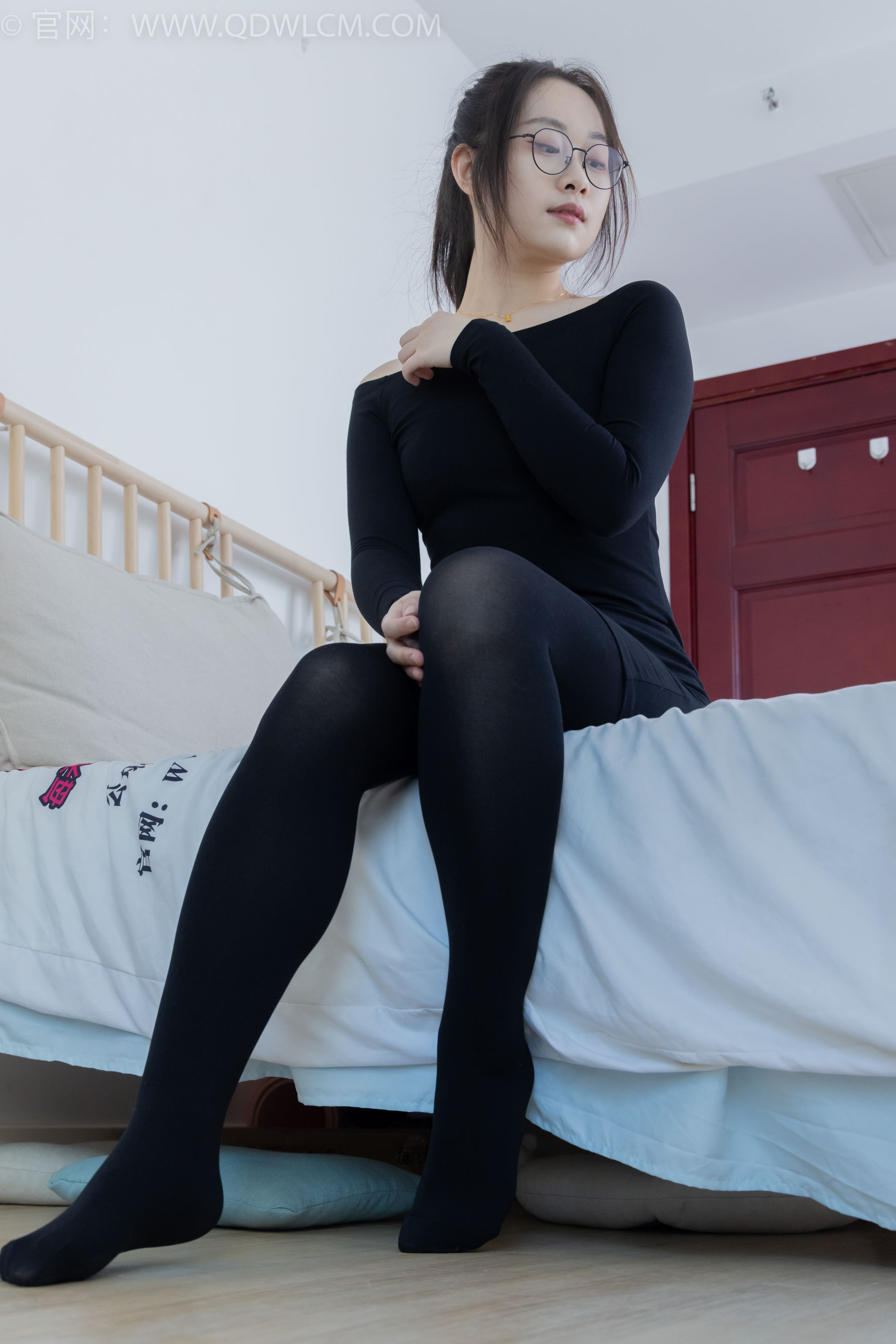 物恋传媒 No.2294 小新 - 平底鞋、厚黑丝、裸足/(150P)