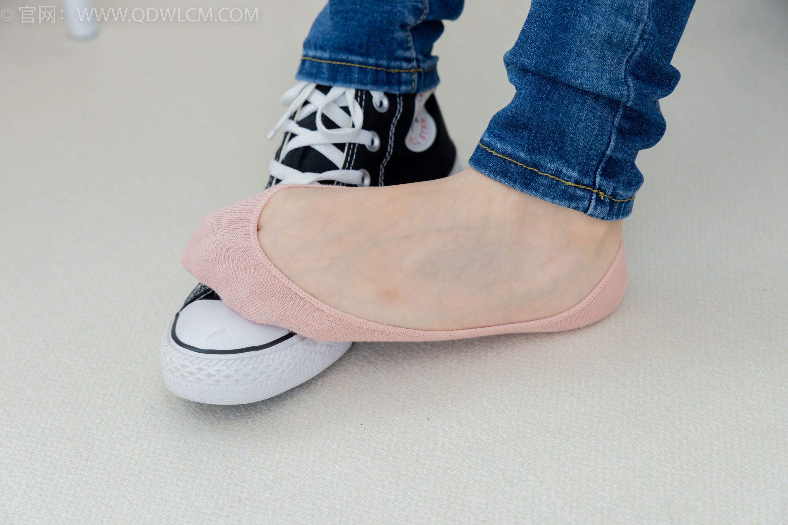 物恋传媒 No.2293 小竹 - 匡威帆布鞋、粉色船袜、肚子疼揉肚子剧情/(160P)