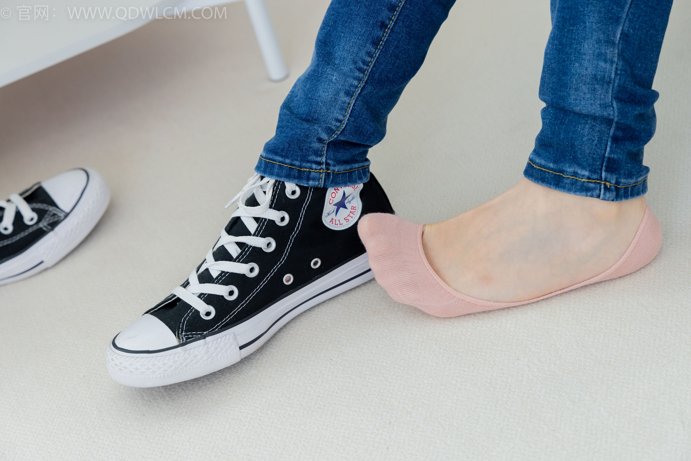 物恋传媒 No.2293 小竹 - 匡威帆布鞋、粉色船袜、肚子疼揉肚子剧情/(160P)