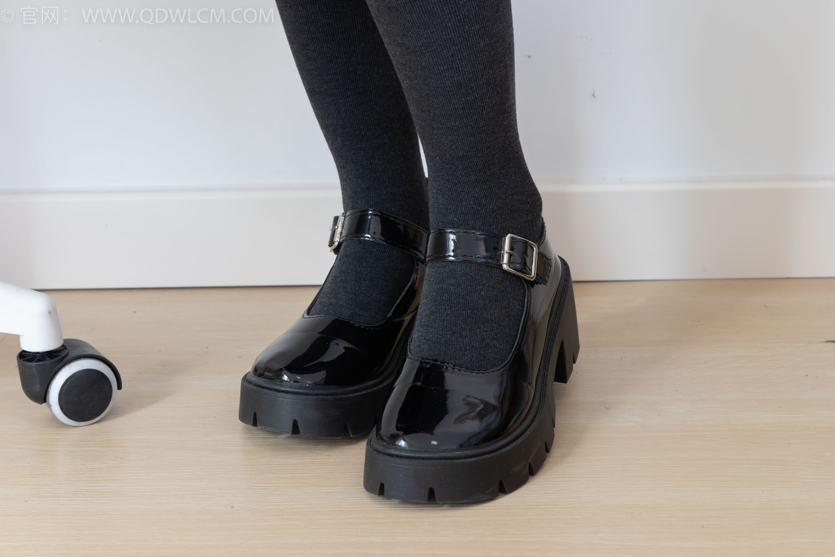 物恋传媒 No.2291 岚岚 - 皮鞋、厚灰丝/(170P)