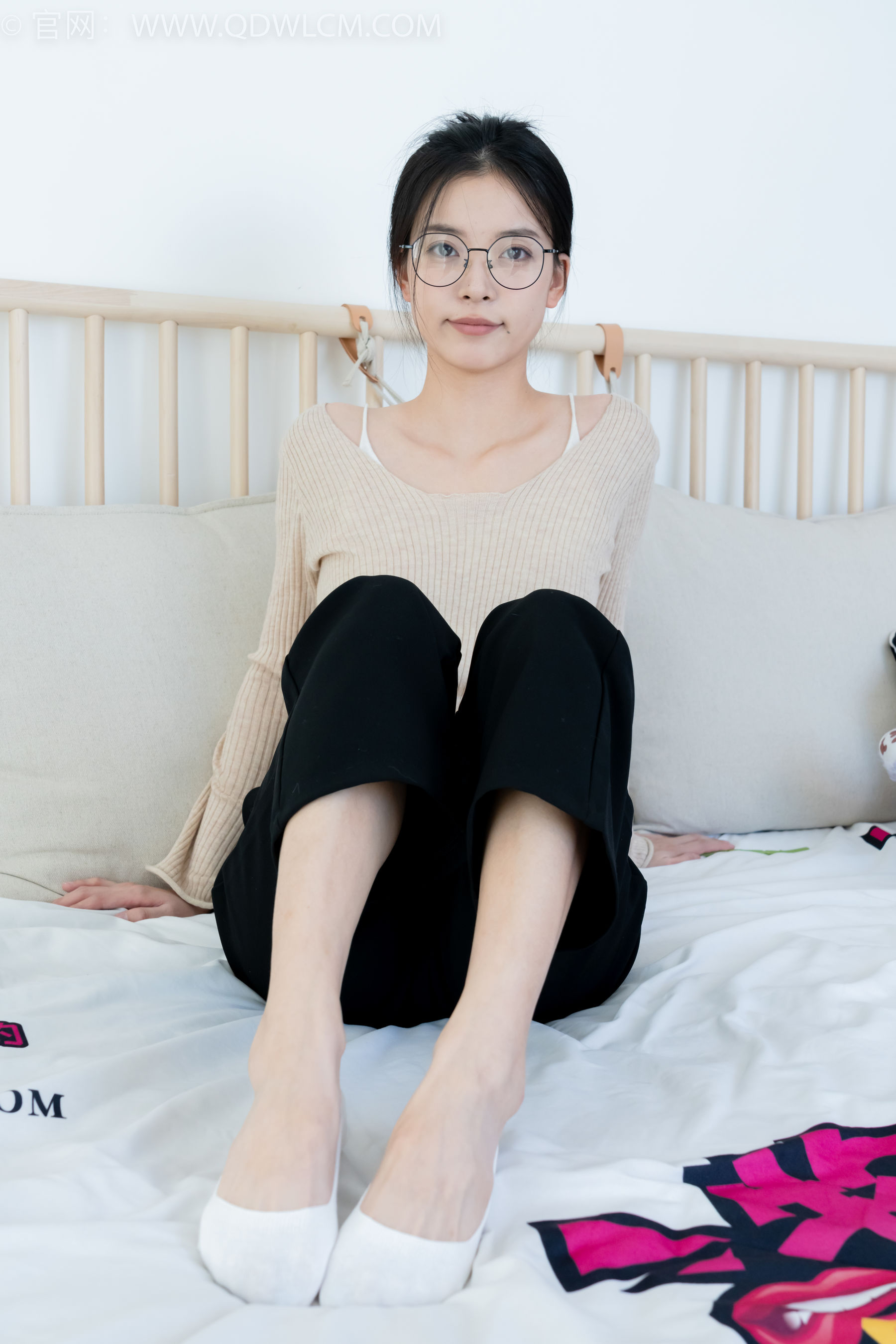 物恋传媒 No.2290 茯苓 - 板鞋、皮鞋、白船袜、黑棉袜、皮筋绑脚老头乐挠脚剧情/(230P)