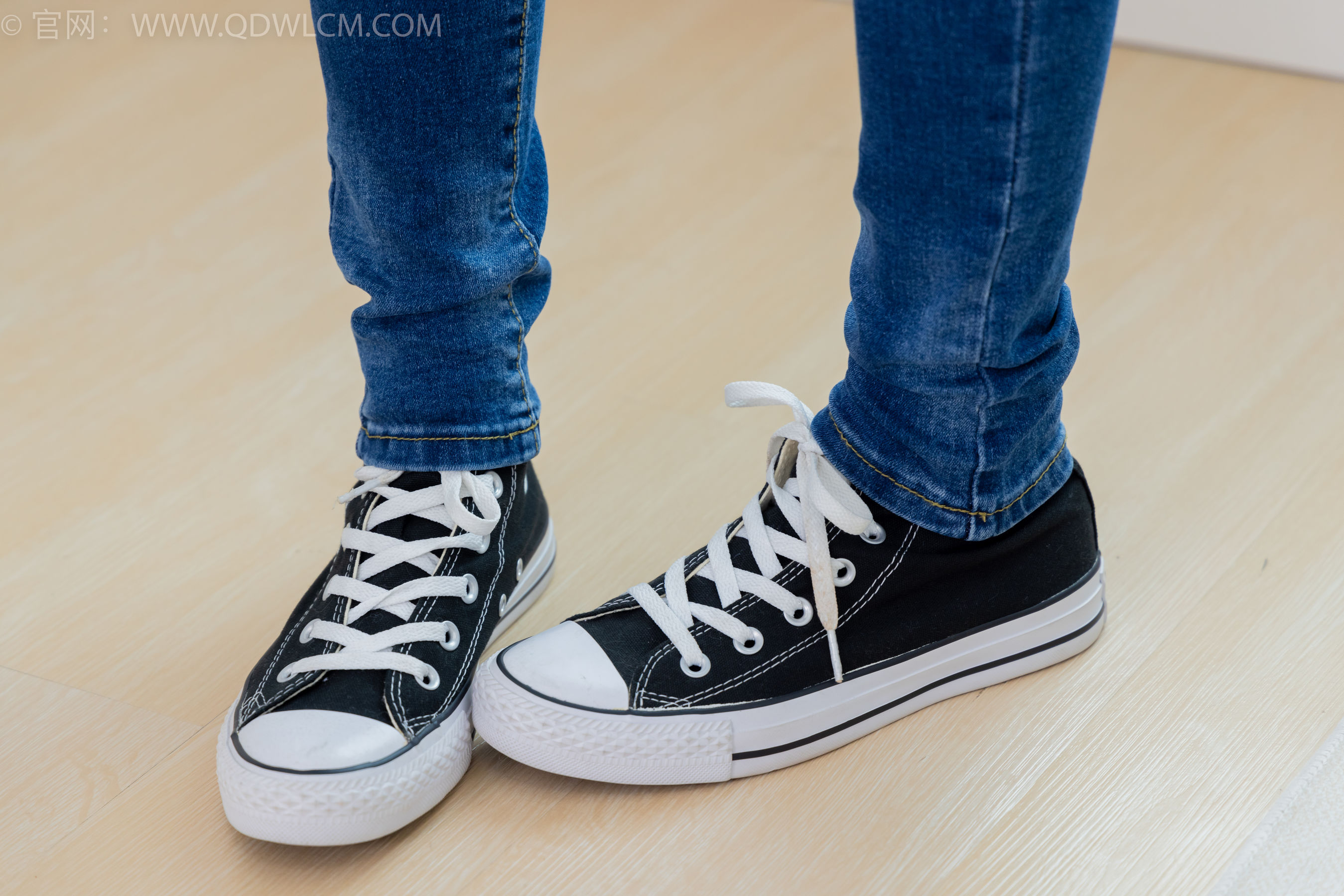 物恋传媒 No.2293 小竹 - 匡威帆布鞋、粉色船袜、肚子疼揉肚子剧情/(160P)