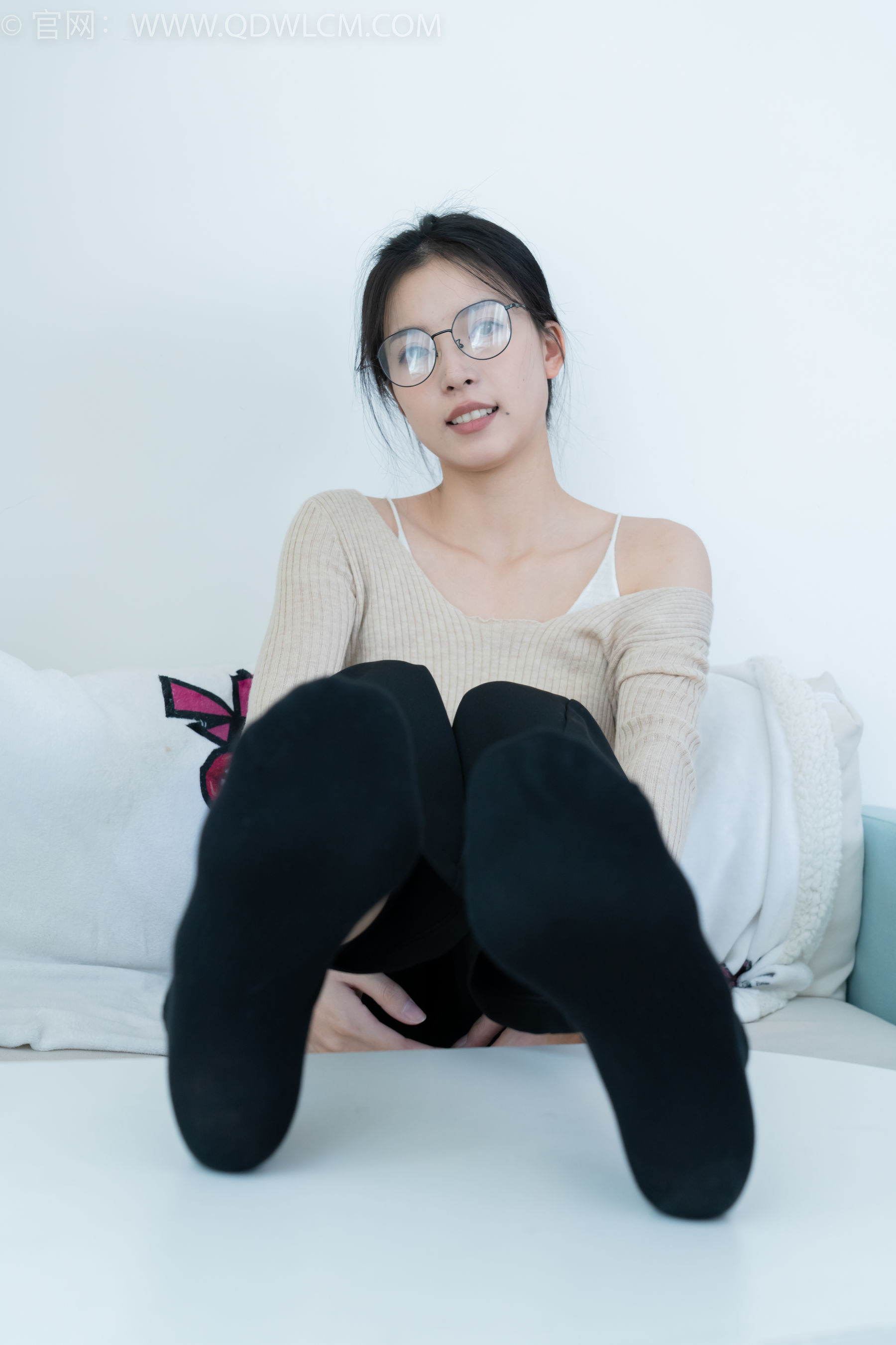 物恋传媒 No.2290 茯苓 - 板鞋、皮鞋、白船袜、黑棉袜、皮筋绑脚老头乐挠脚剧情/(230P)