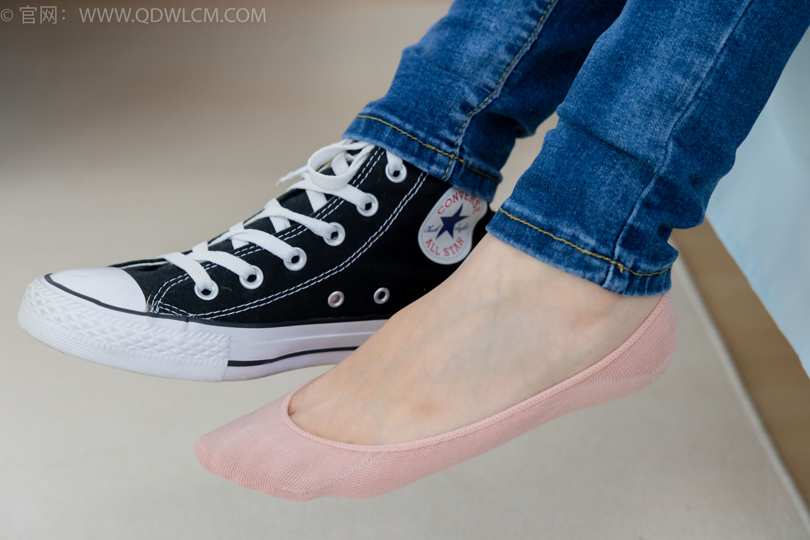 物恋传媒 No.2293 小竹 - 匡威帆布鞋、粉色船袜、肚子疼揉肚子剧情/(160P)