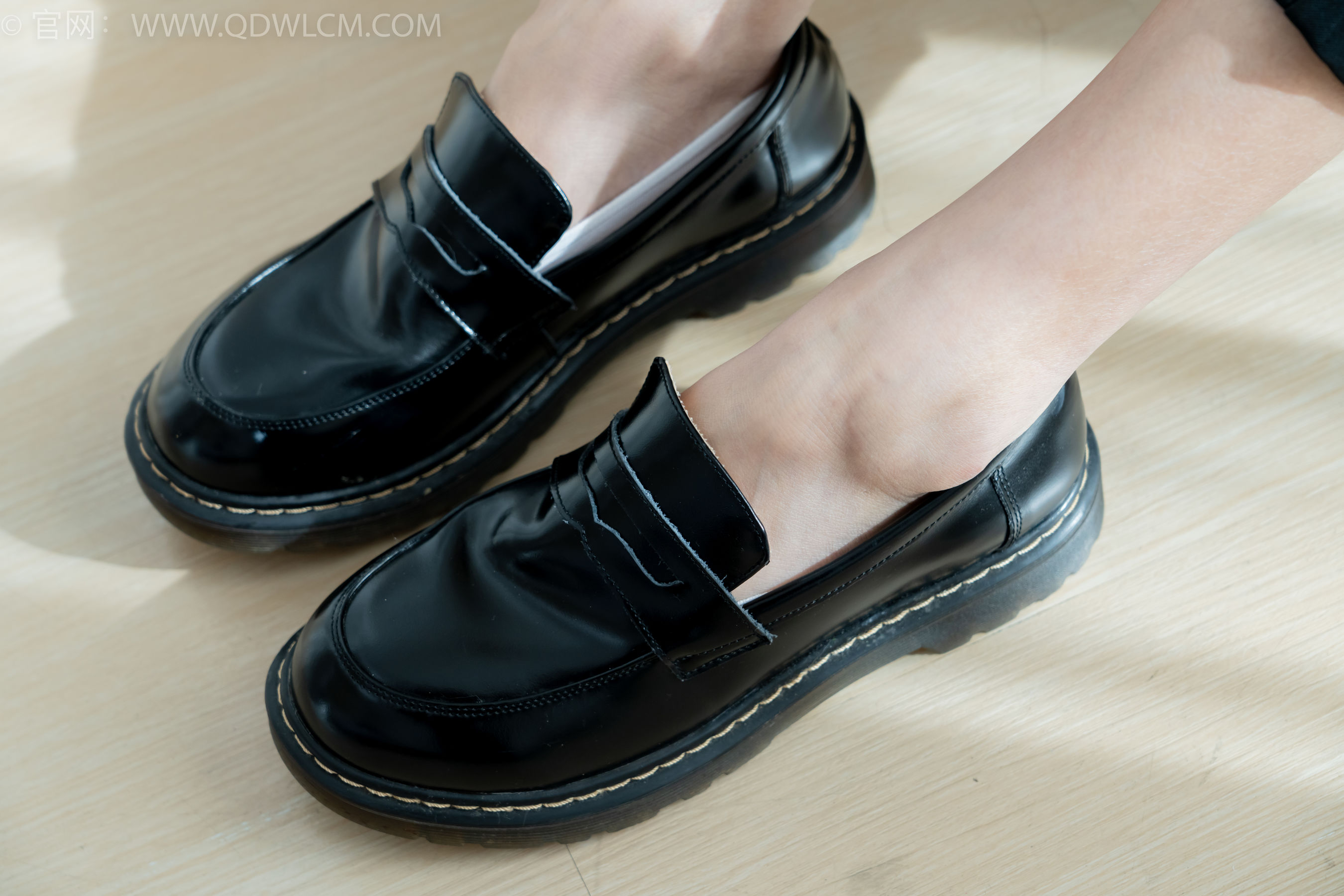 物恋传媒 No.2290 茯苓 - 板鞋、皮鞋、白船袜、黑棉袜、皮筋绑脚老头乐挠脚剧情/(230P)