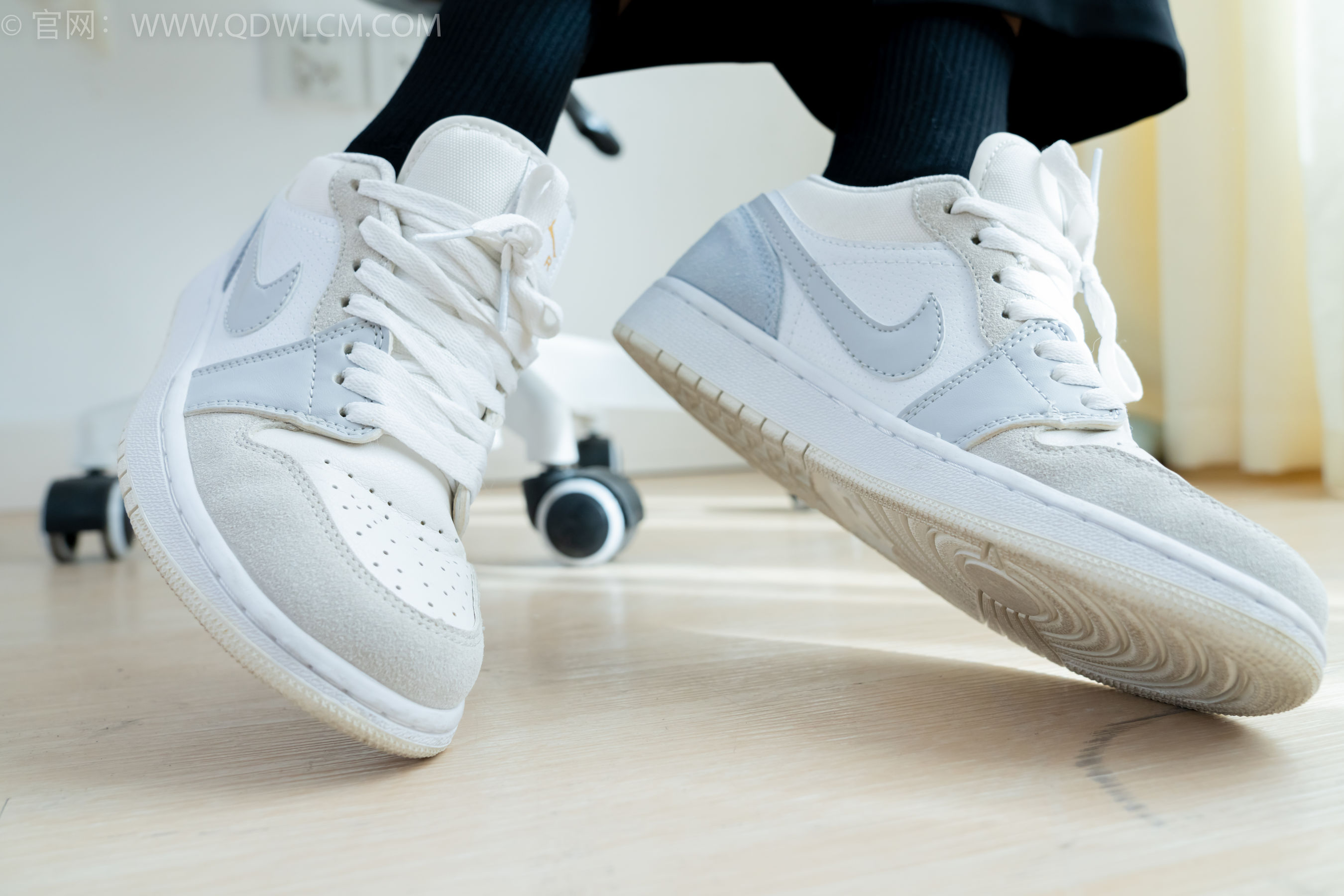 物恋传媒 No.2290 茯苓 - 板鞋、皮鞋、白船袜、黑棉袜、皮筋绑脚老头乐挠脚剧情/(230P)