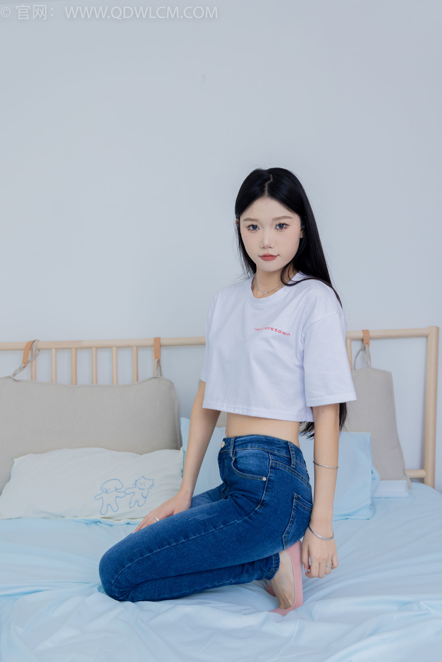 物恋传媒 No.2293 小竹 - 匡威帆布鞋、粉色船袜、肚子疼揉肚子剧情/(160P)