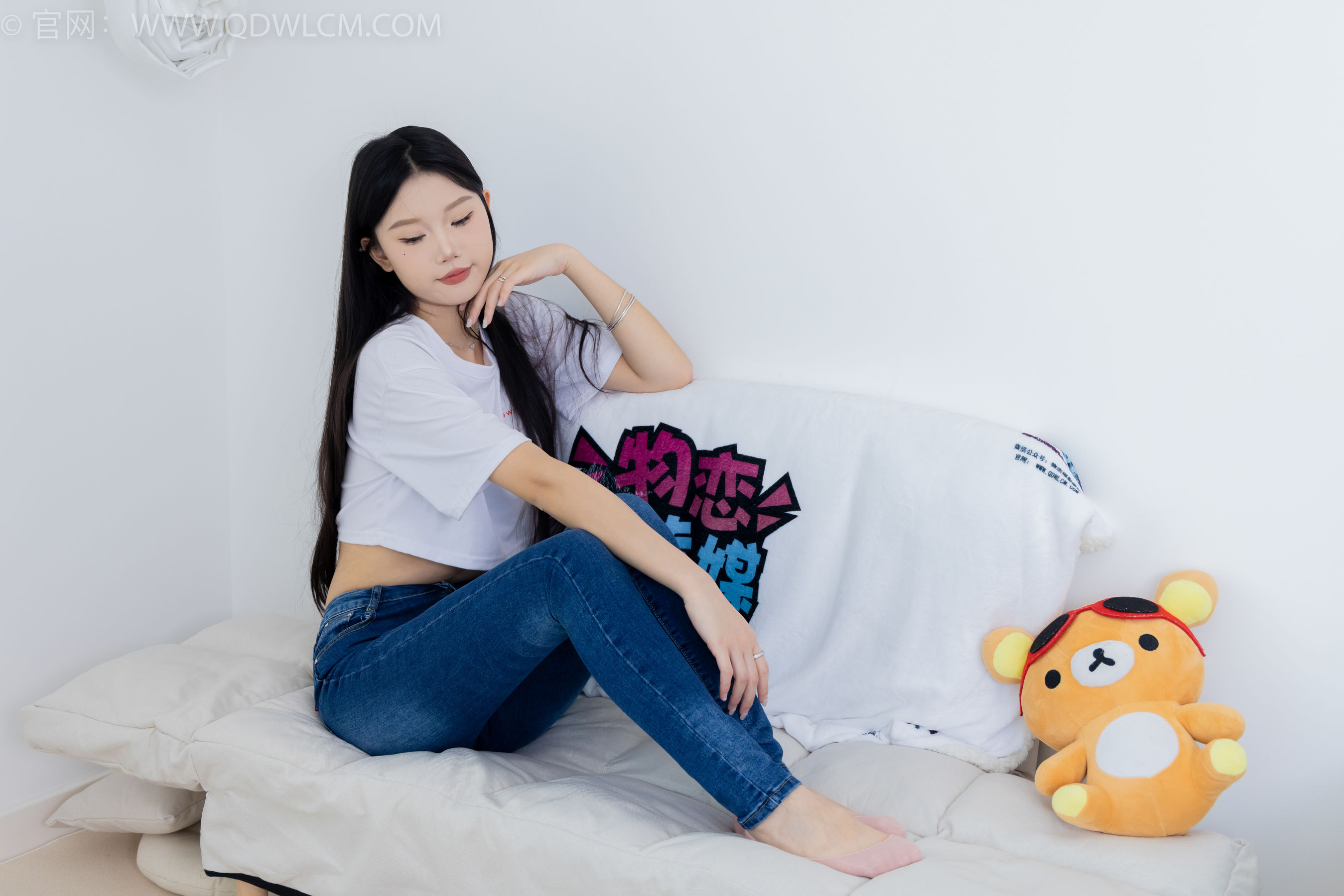 物恋传媒 No.2293 小竹 - 匡威帆布鞋、粉色船袜、肚子疼揉肚子剧情/(160P)